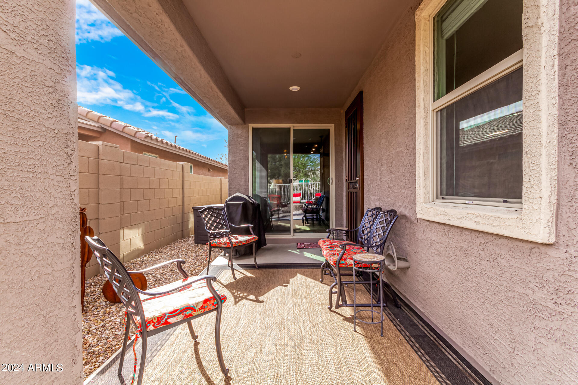 810 W LOWELL Drive