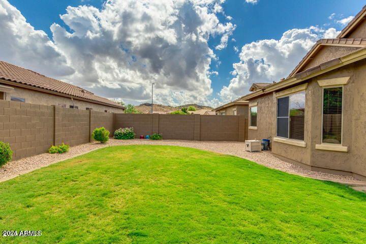5240 W MAYA Way
