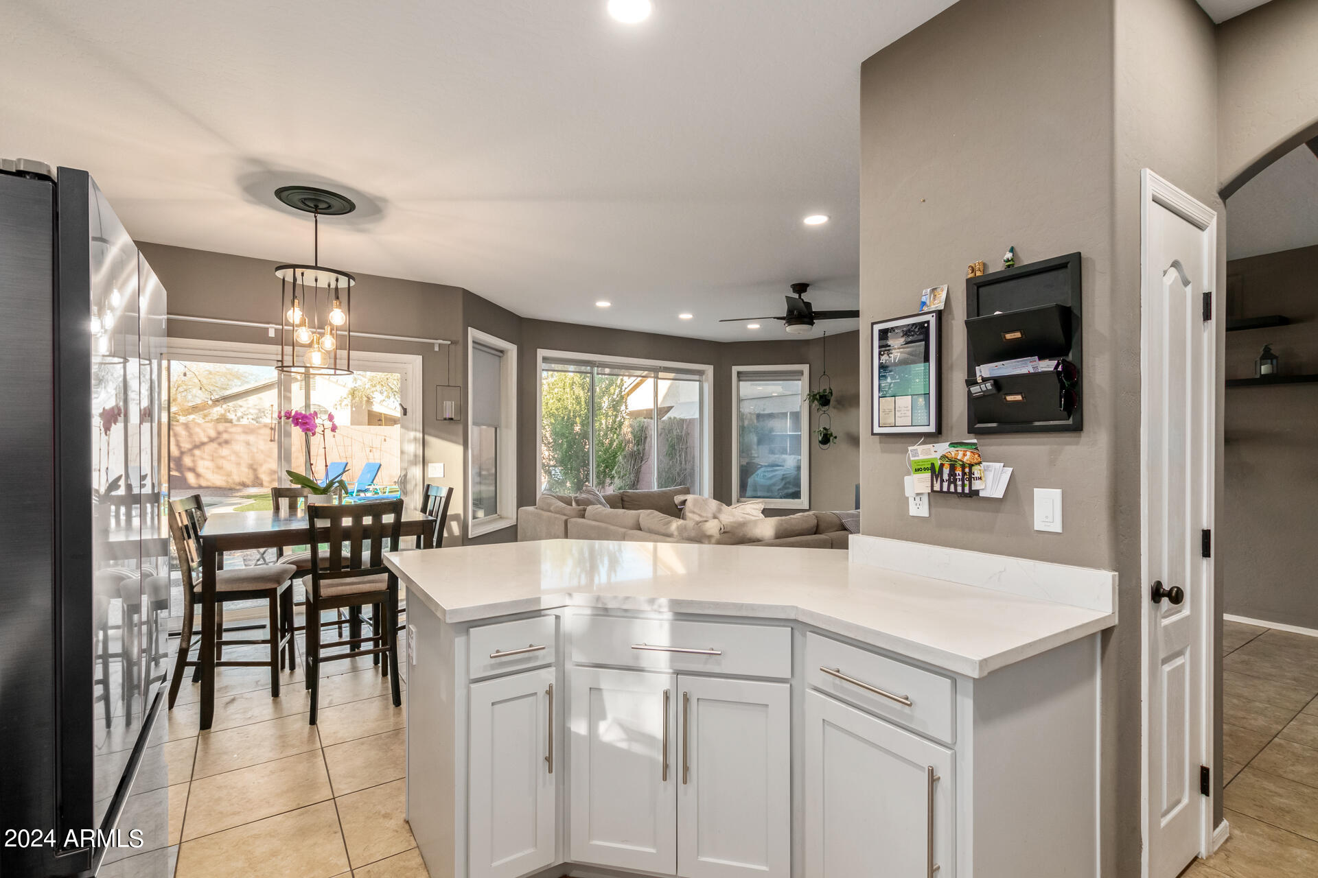 3307 E WALTANN Lane