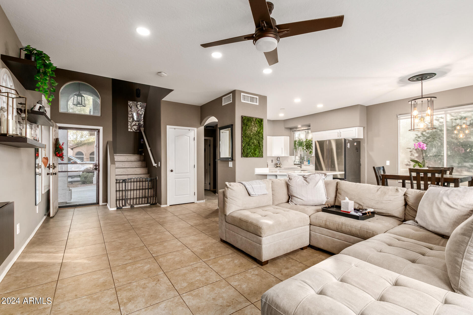 3307 E WALTANN Lane
