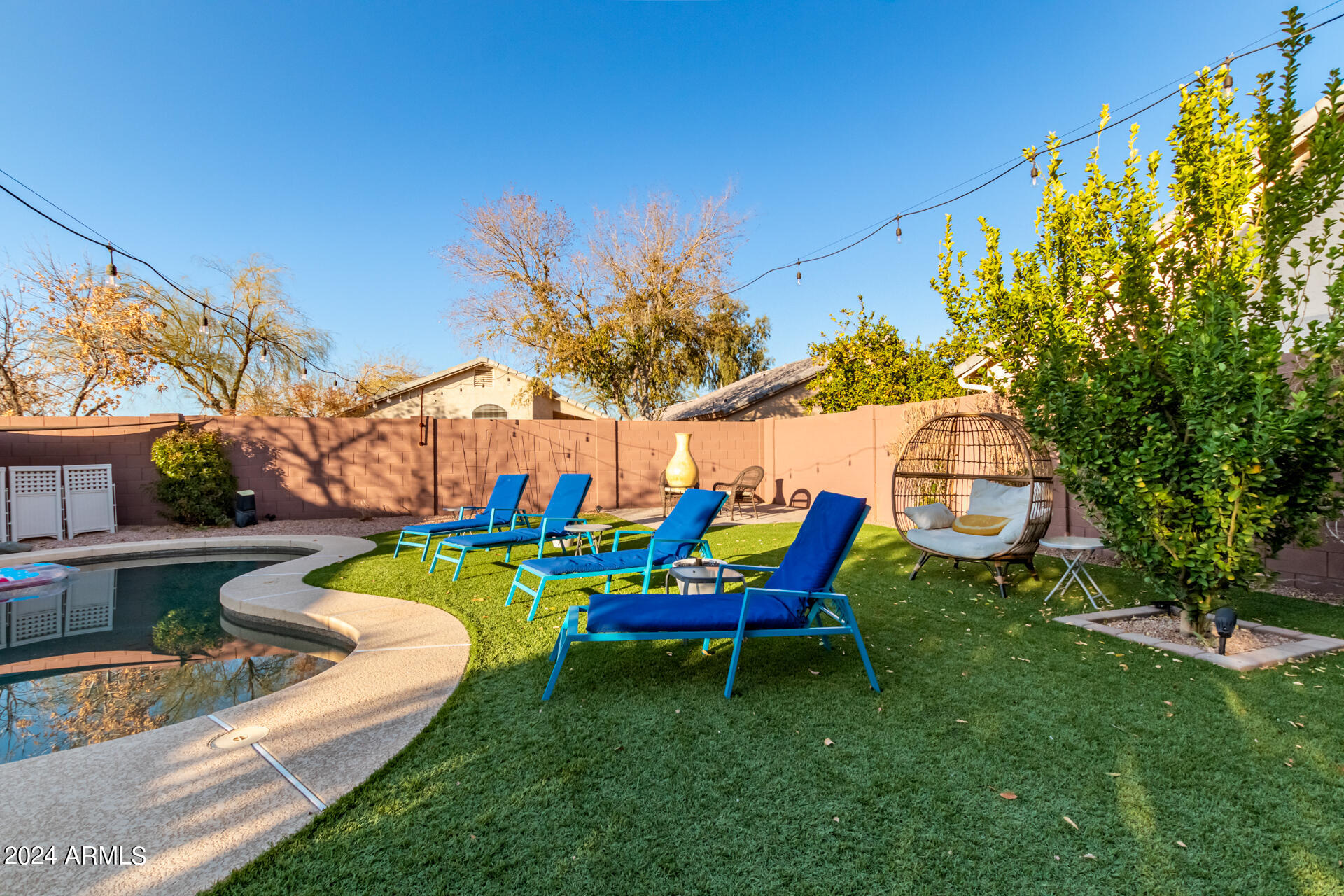 3307 E WALTANN Lane