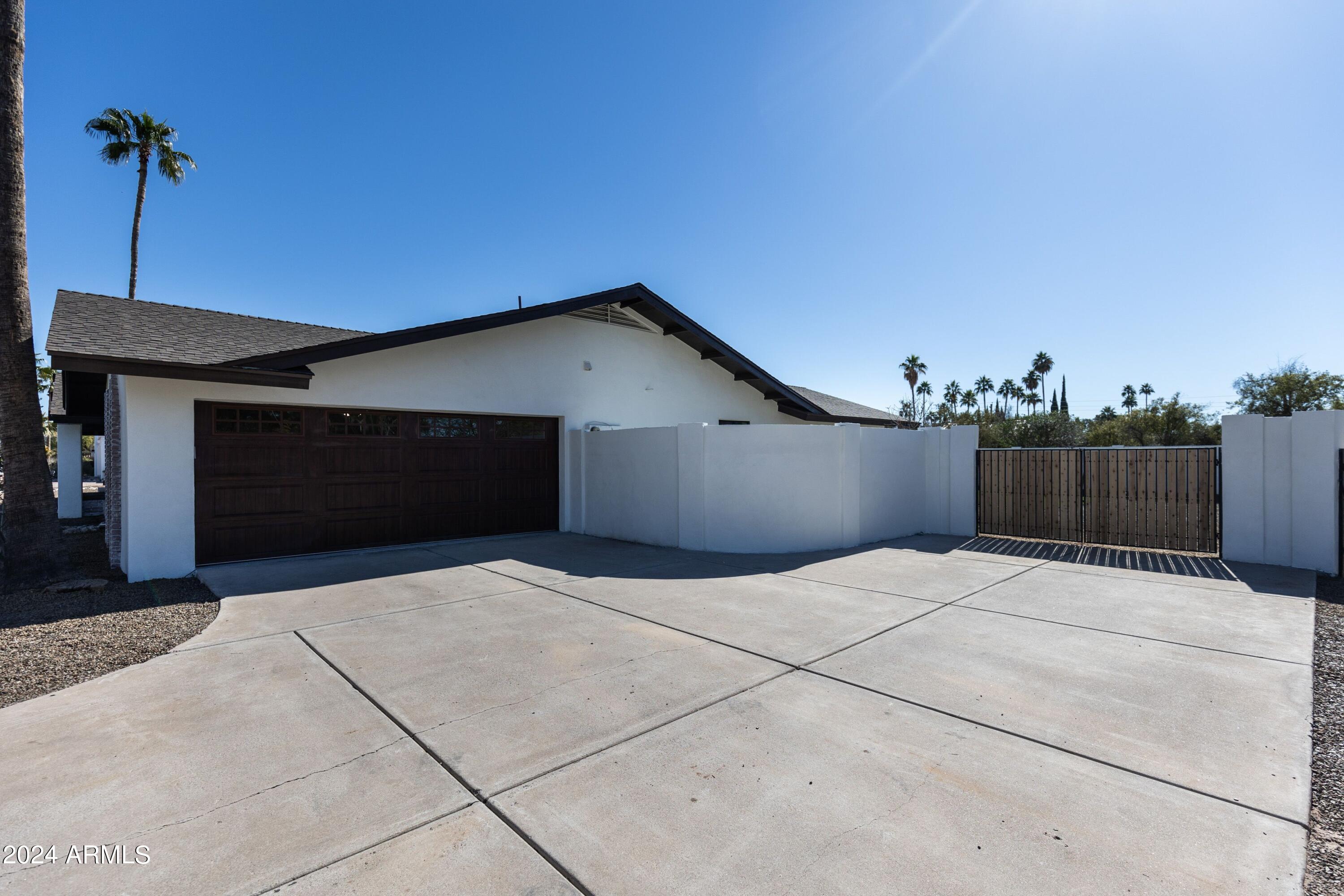 6701 E LUDLOW Drive