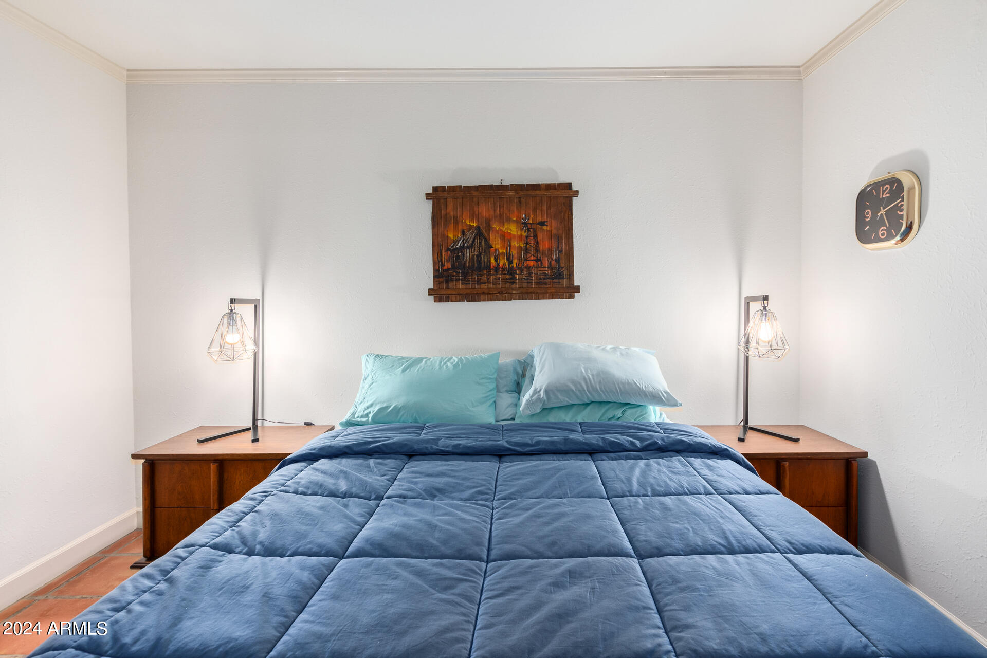 543 W 15TH Street W