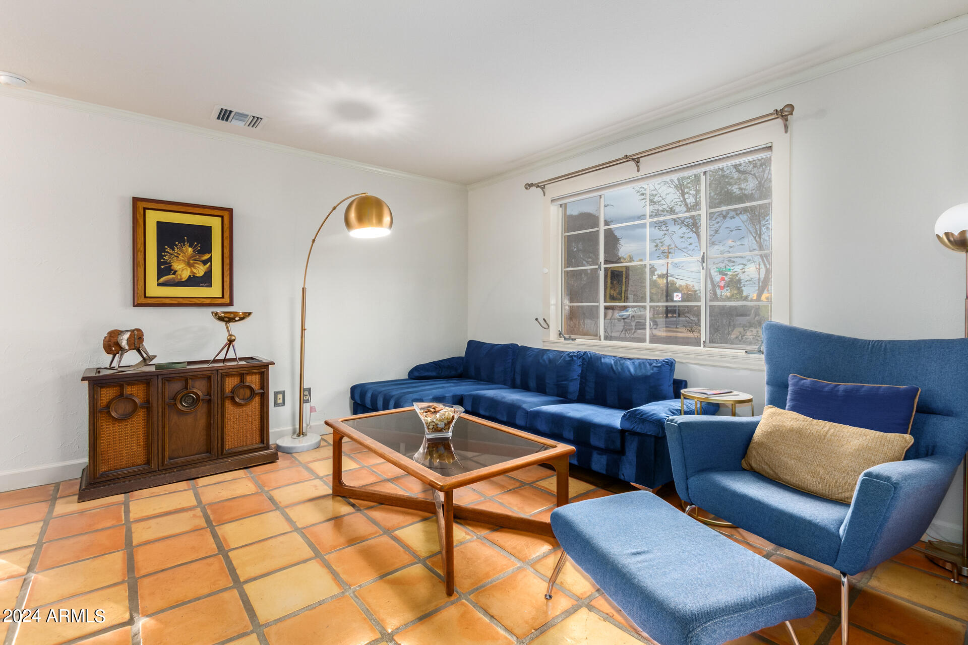543 W 15TH Street W