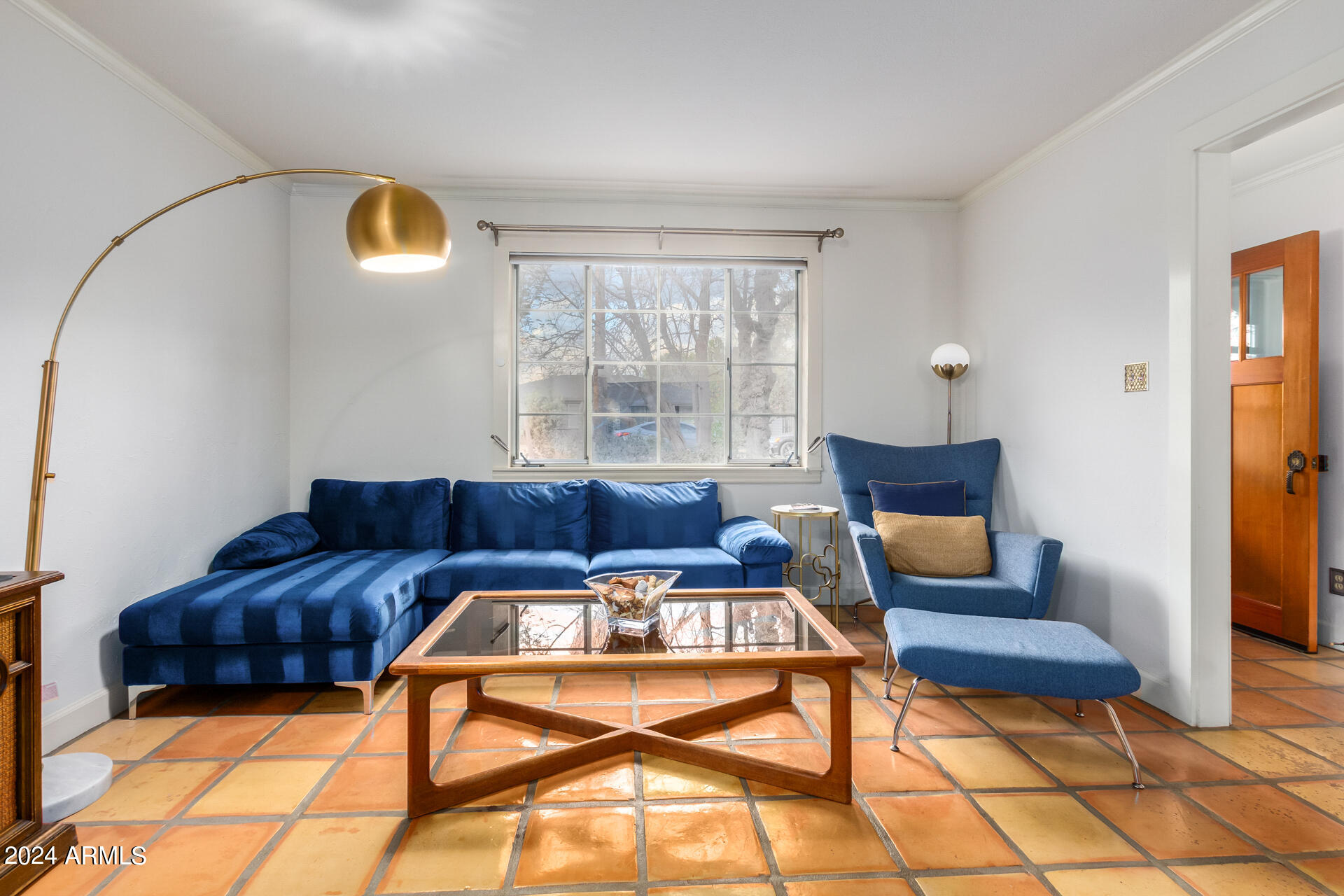 543 W 15TH Street W