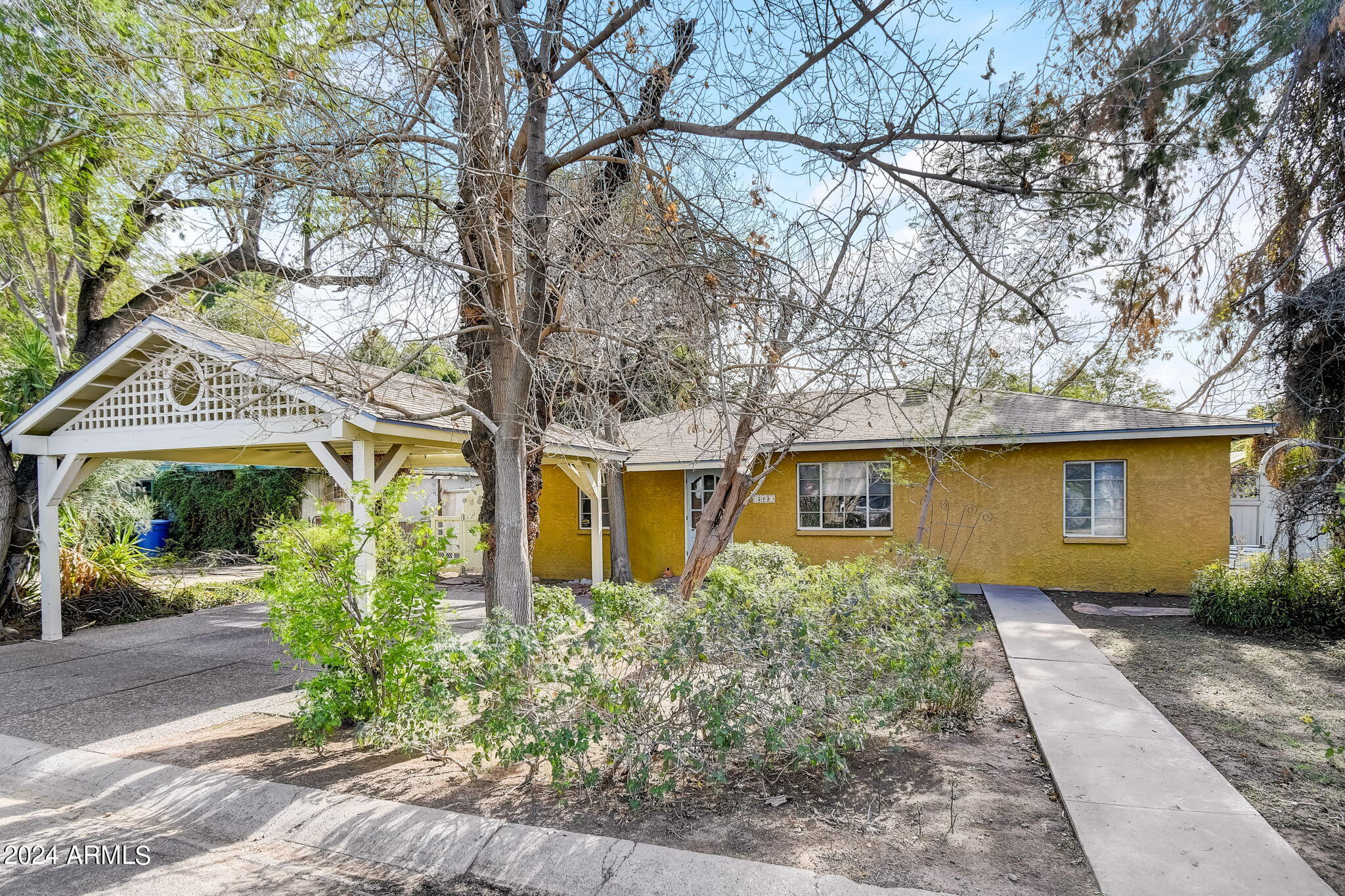 543 W 15TH Street W