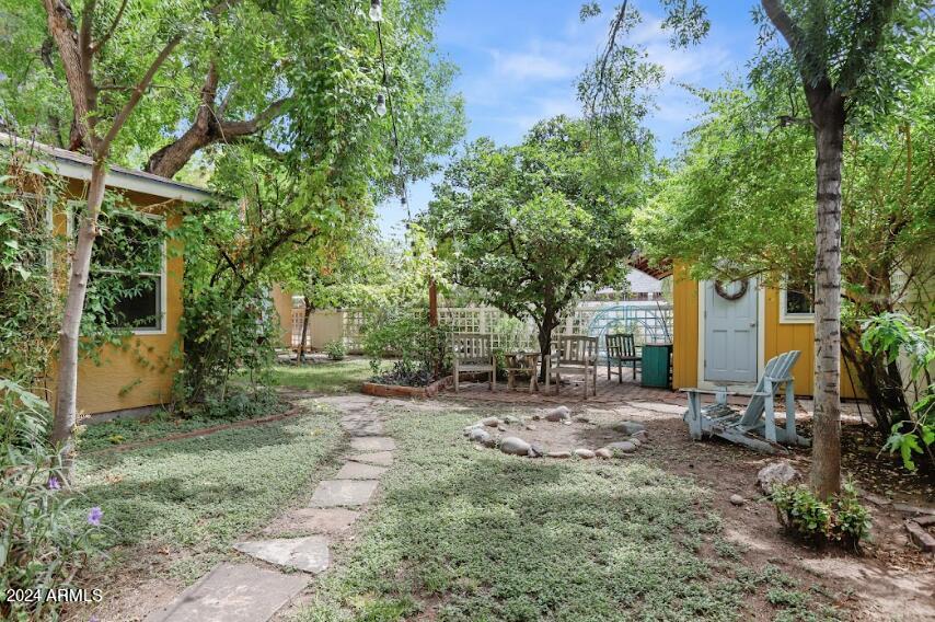 543 W 15TH Street W