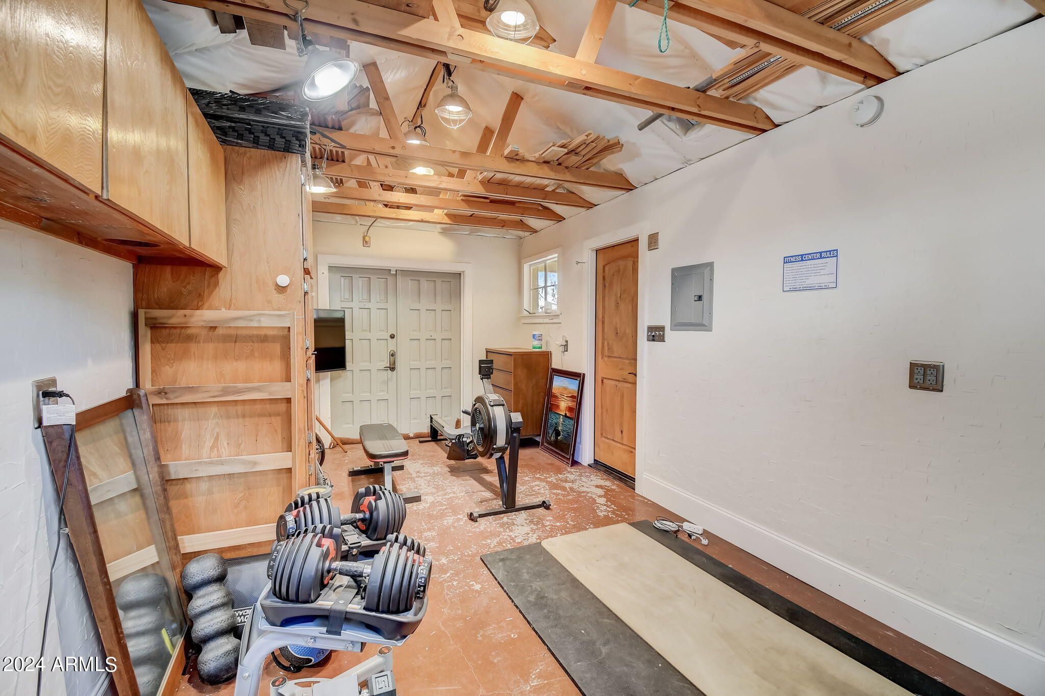543 W 15TH Street W
