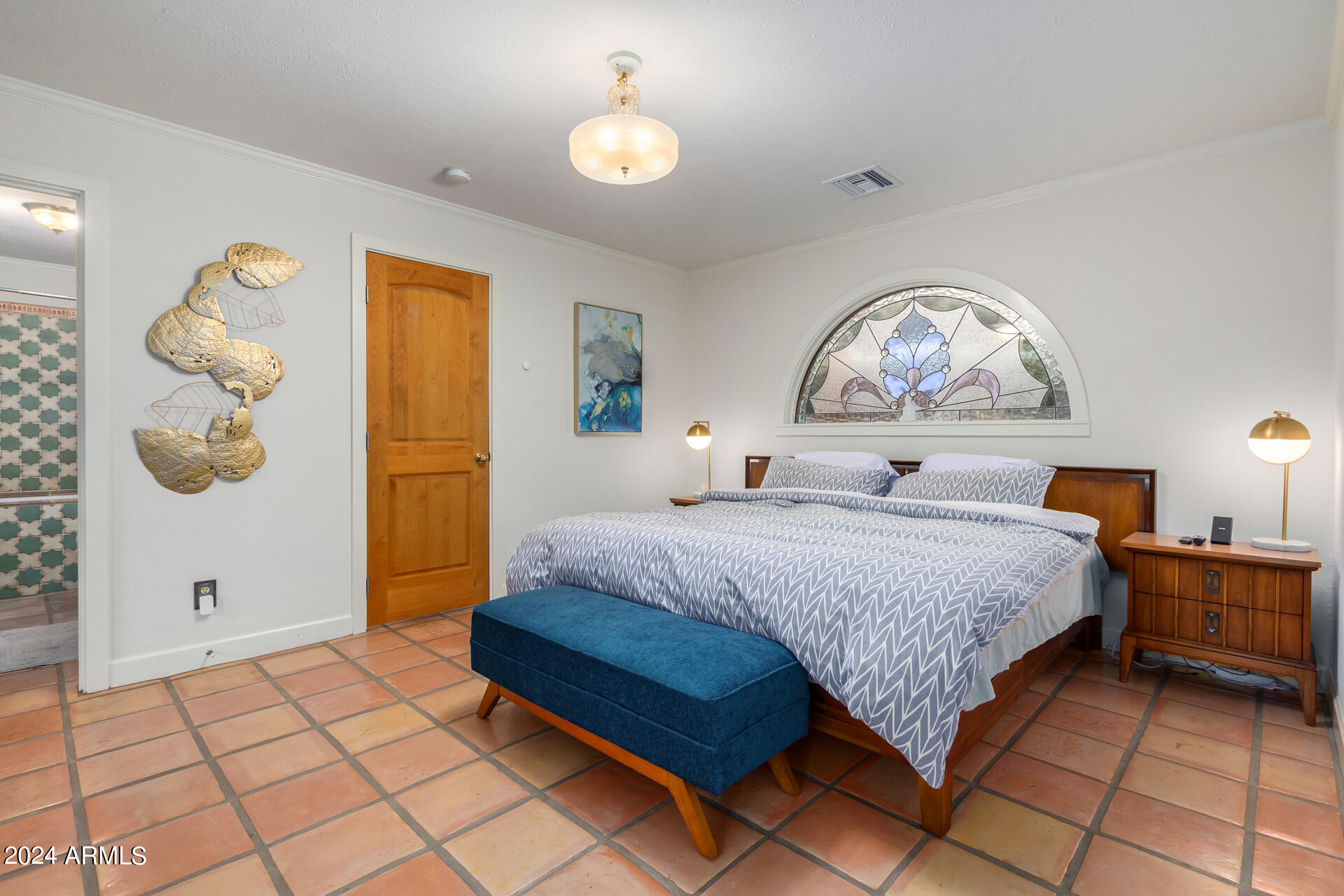 543 W 15TH Street W