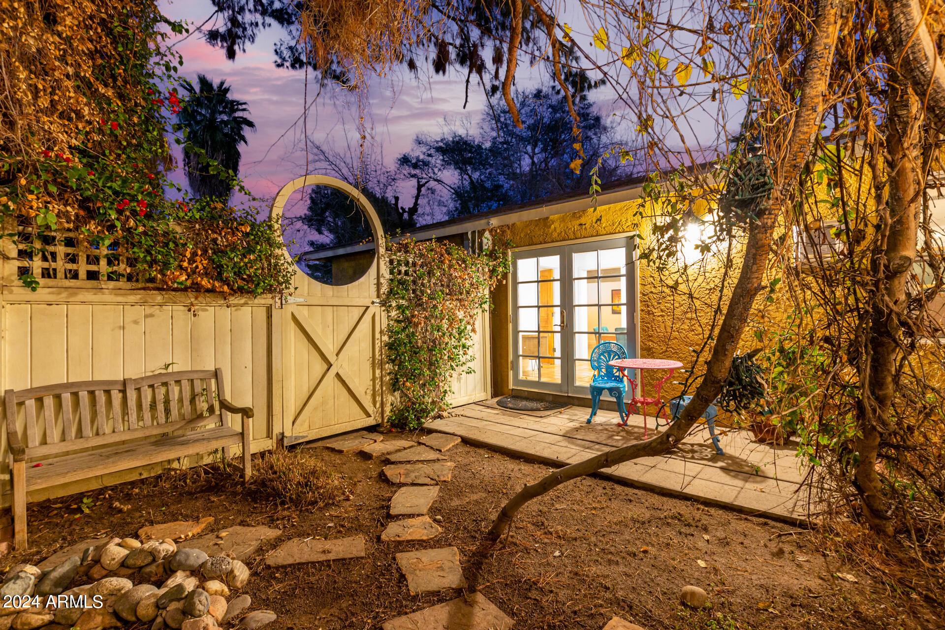 543 W 15TH Street W