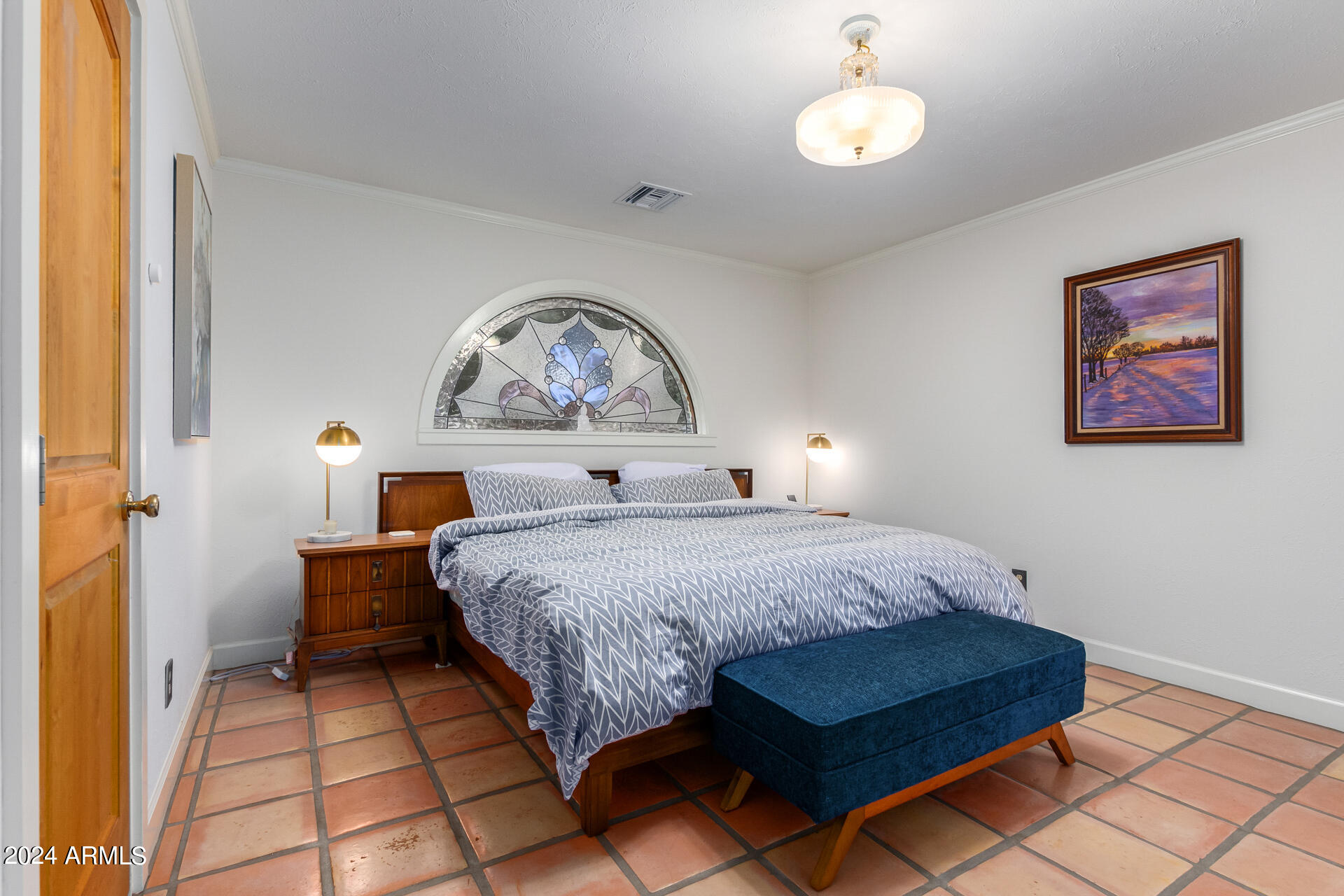 543 W 15TH Street W