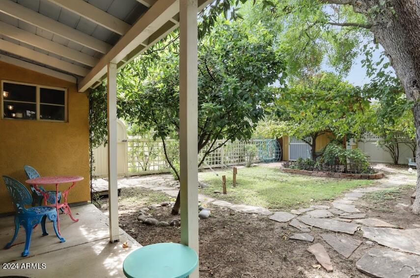 543 W 15TH Street W