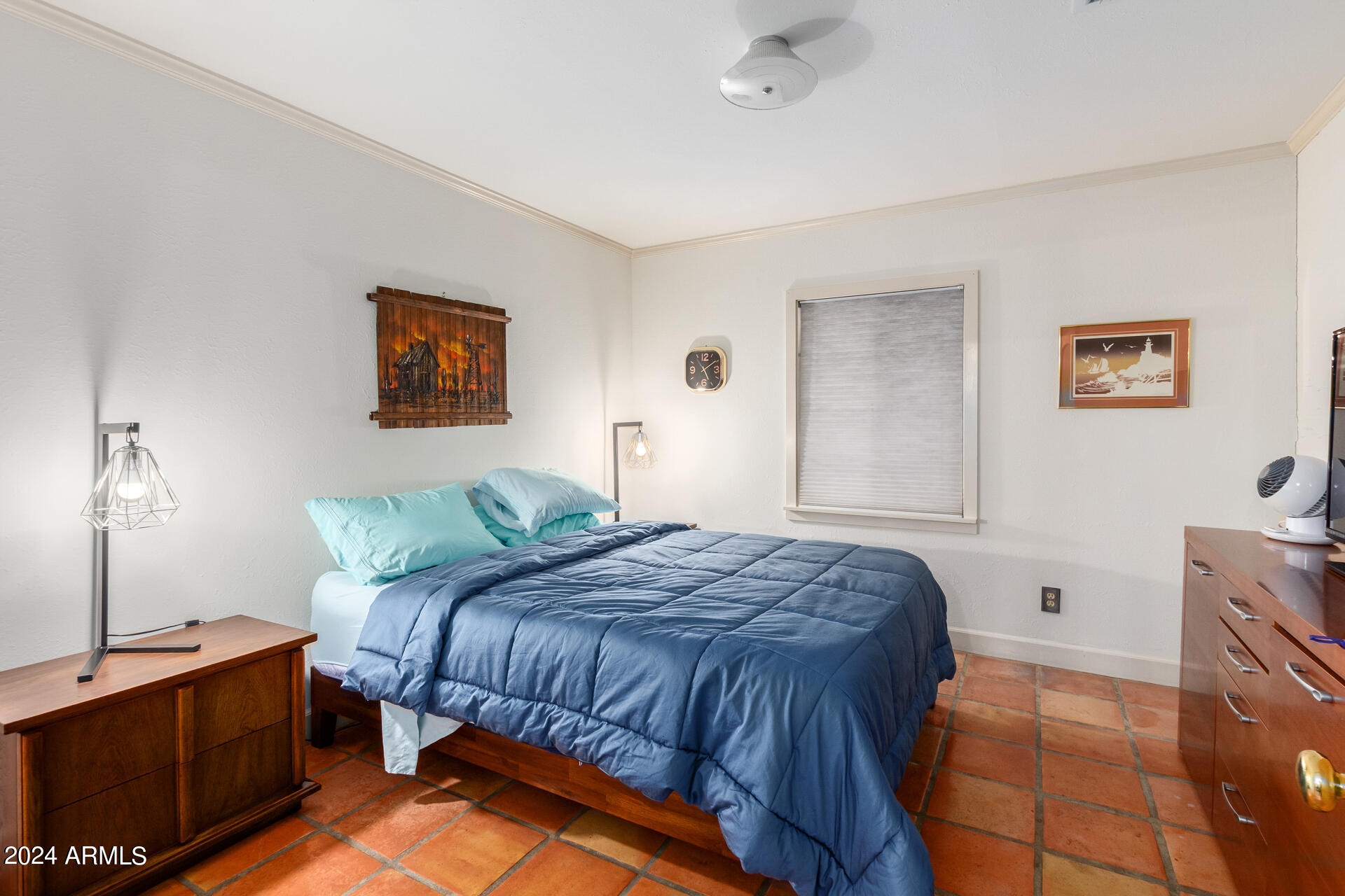 543 W 15TH Street W