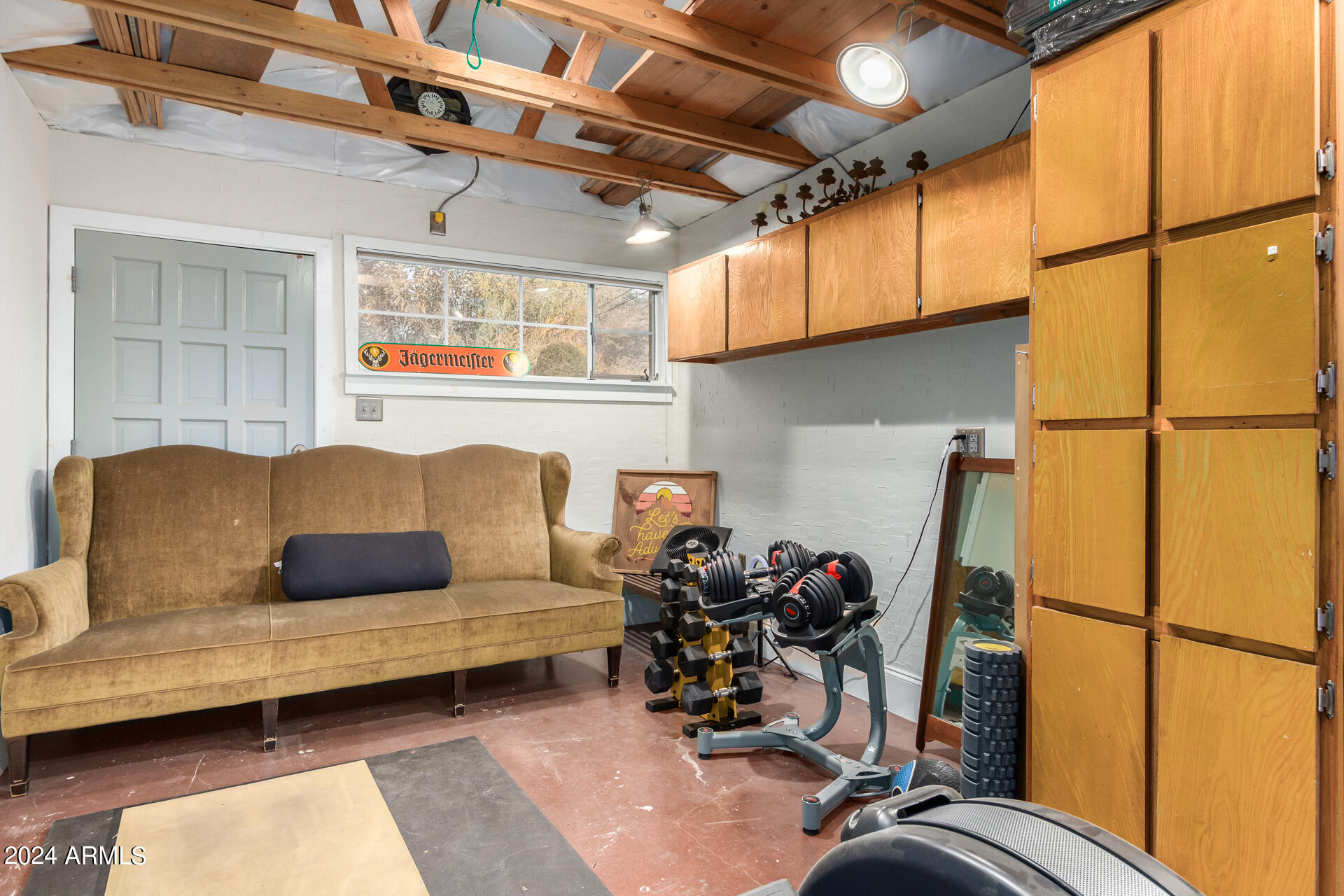 543 W 15TH Street W
