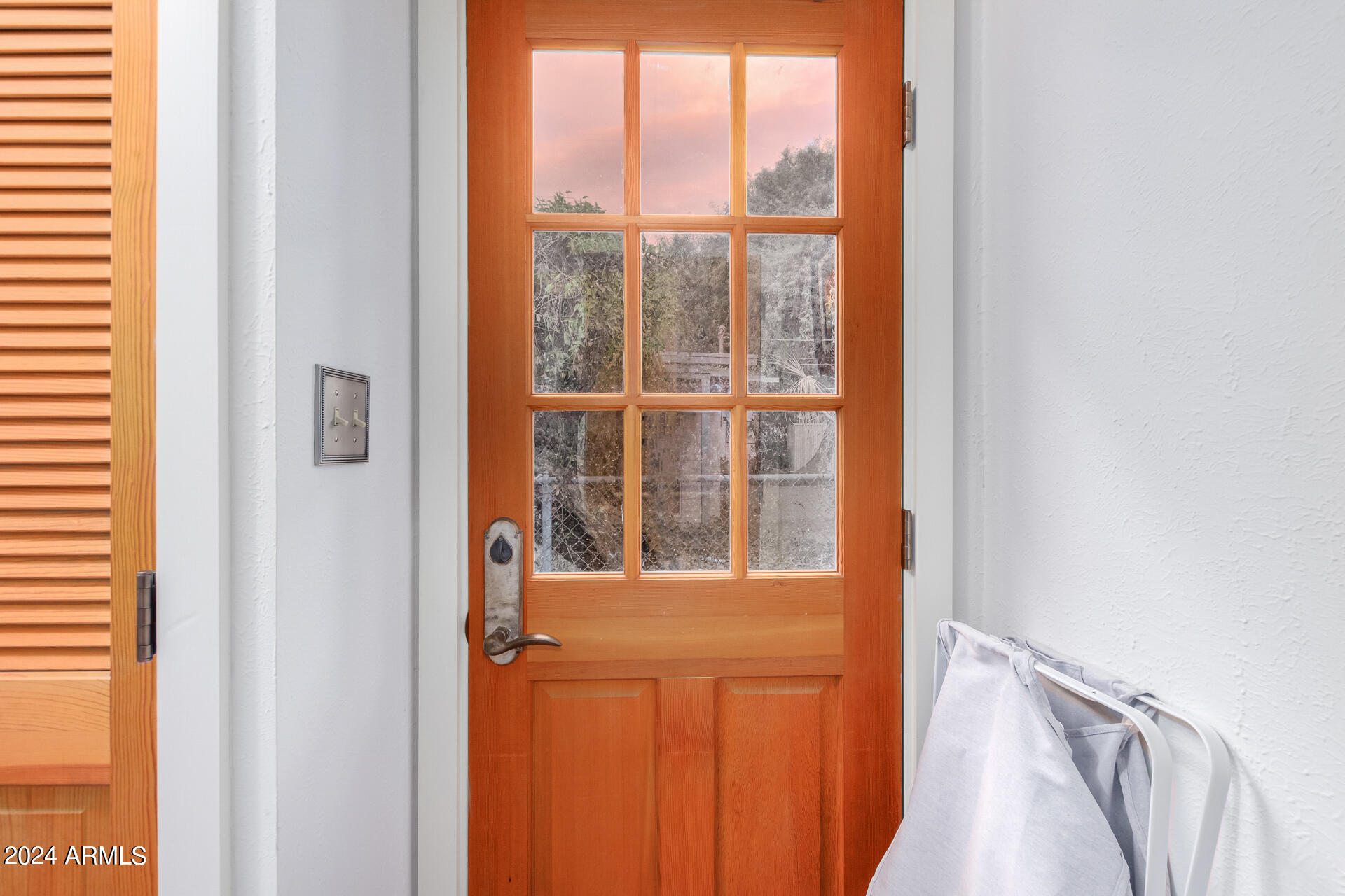 543 W 15TH Street W