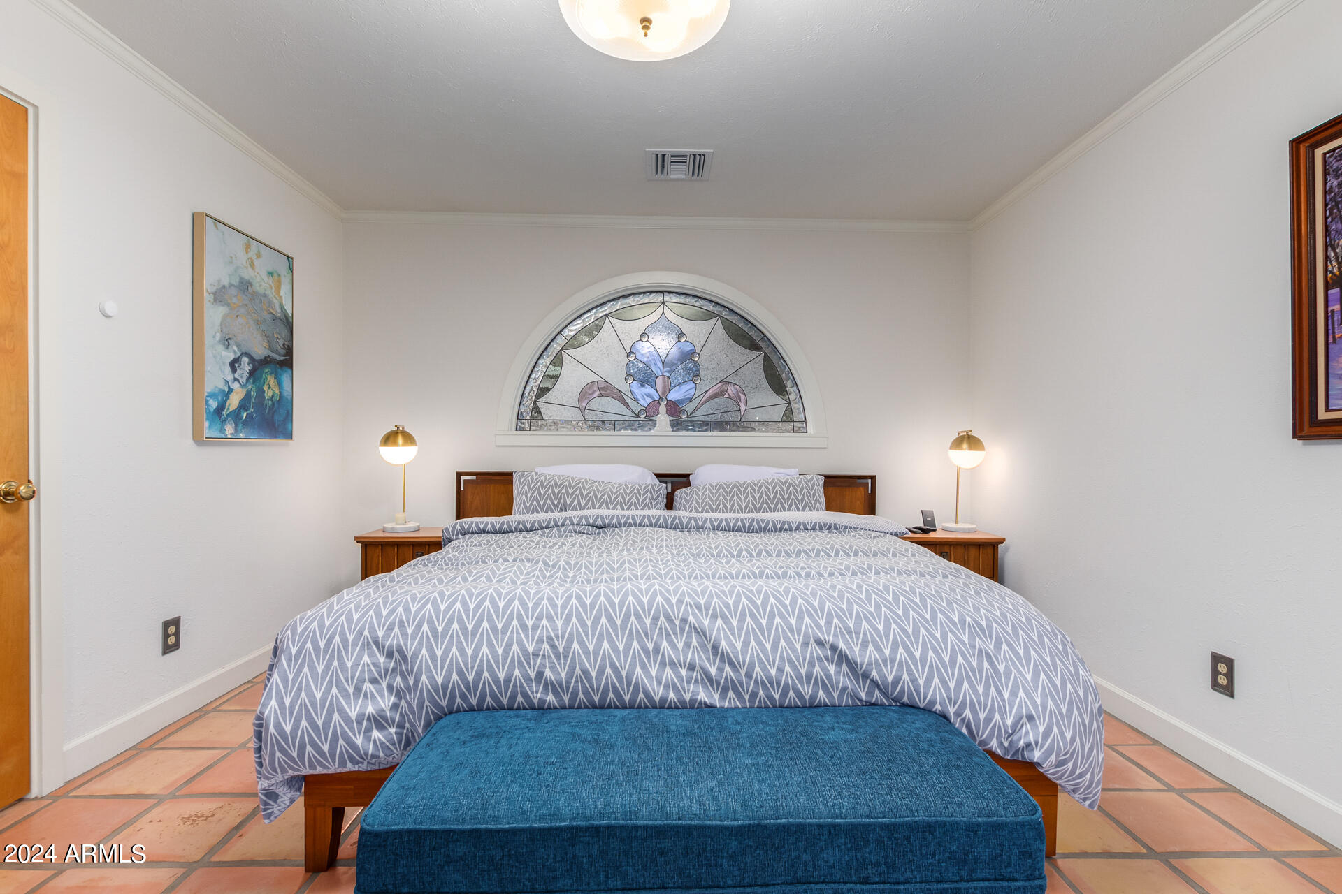 543 W 15TH Street W