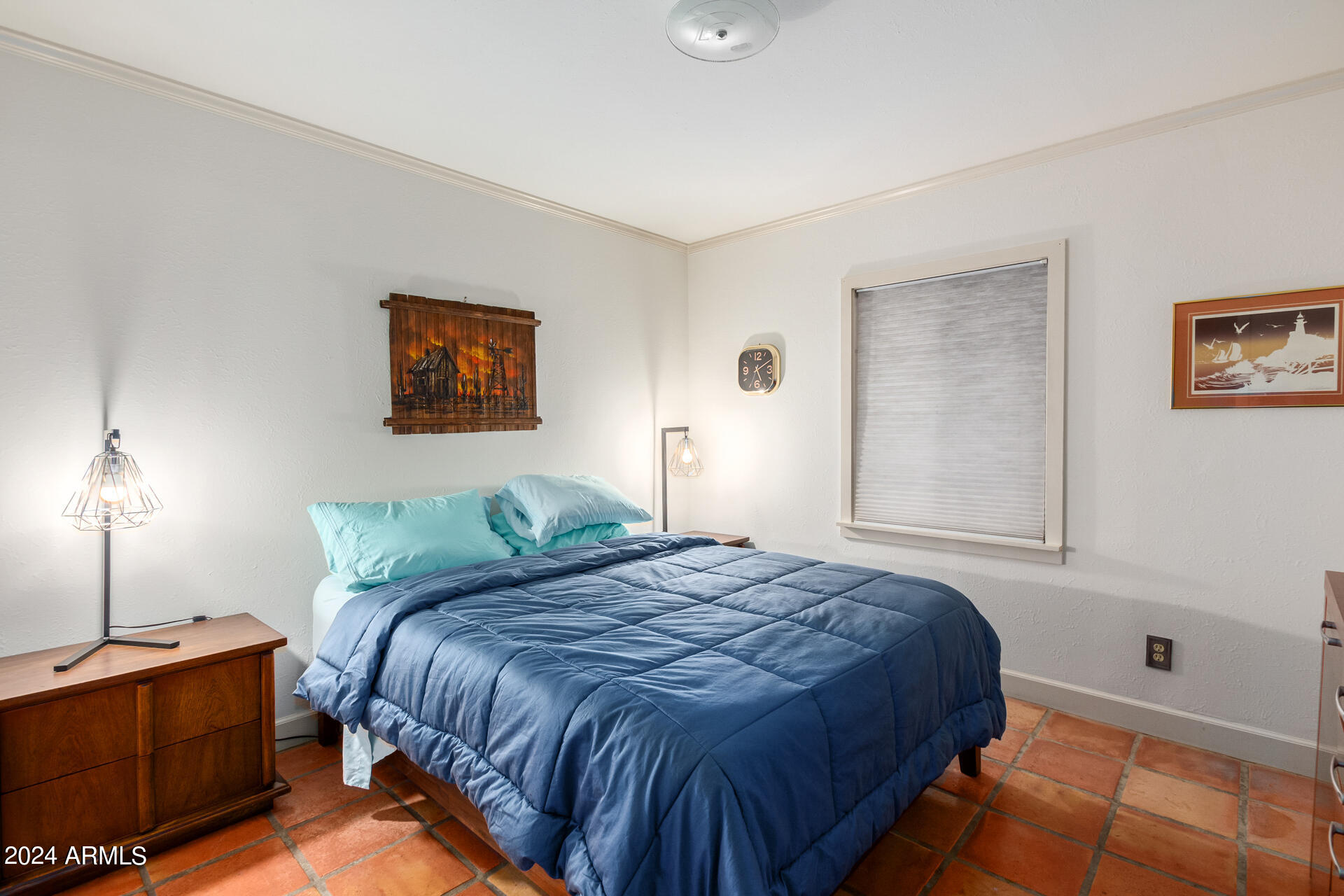 543 W 15TH Street W