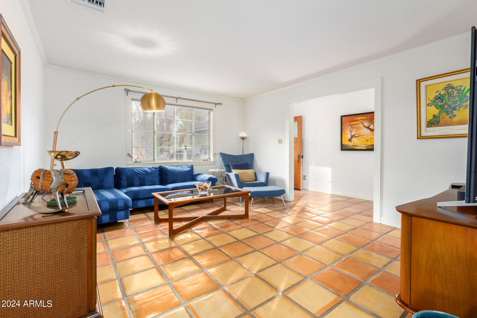 543 W 15TH Street W