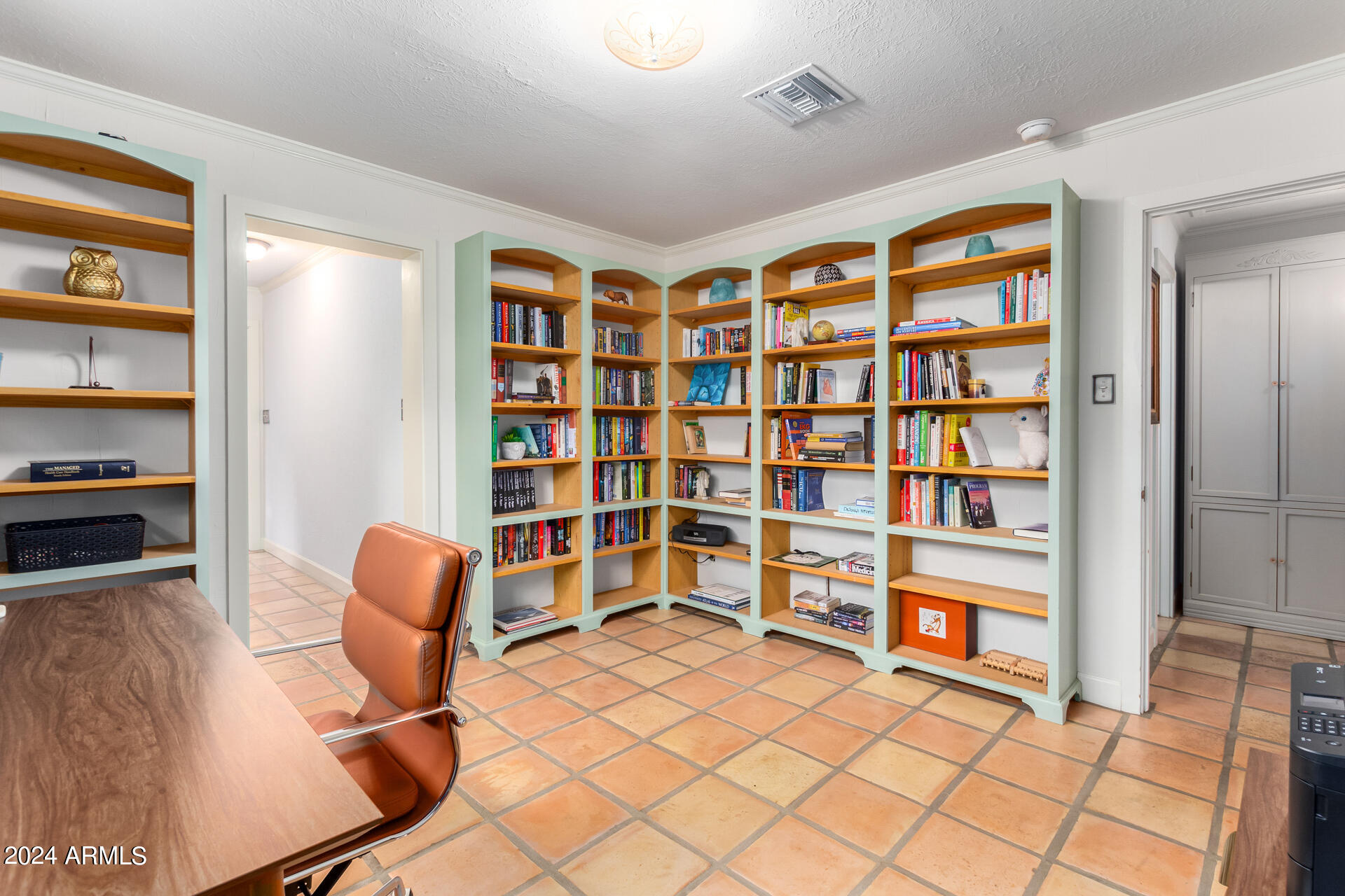 543 W 15TH Street W