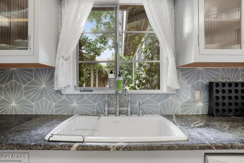 543 W 15TH Street W
