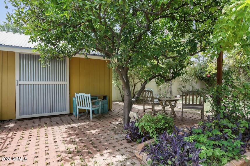 543 W 15TH Street W