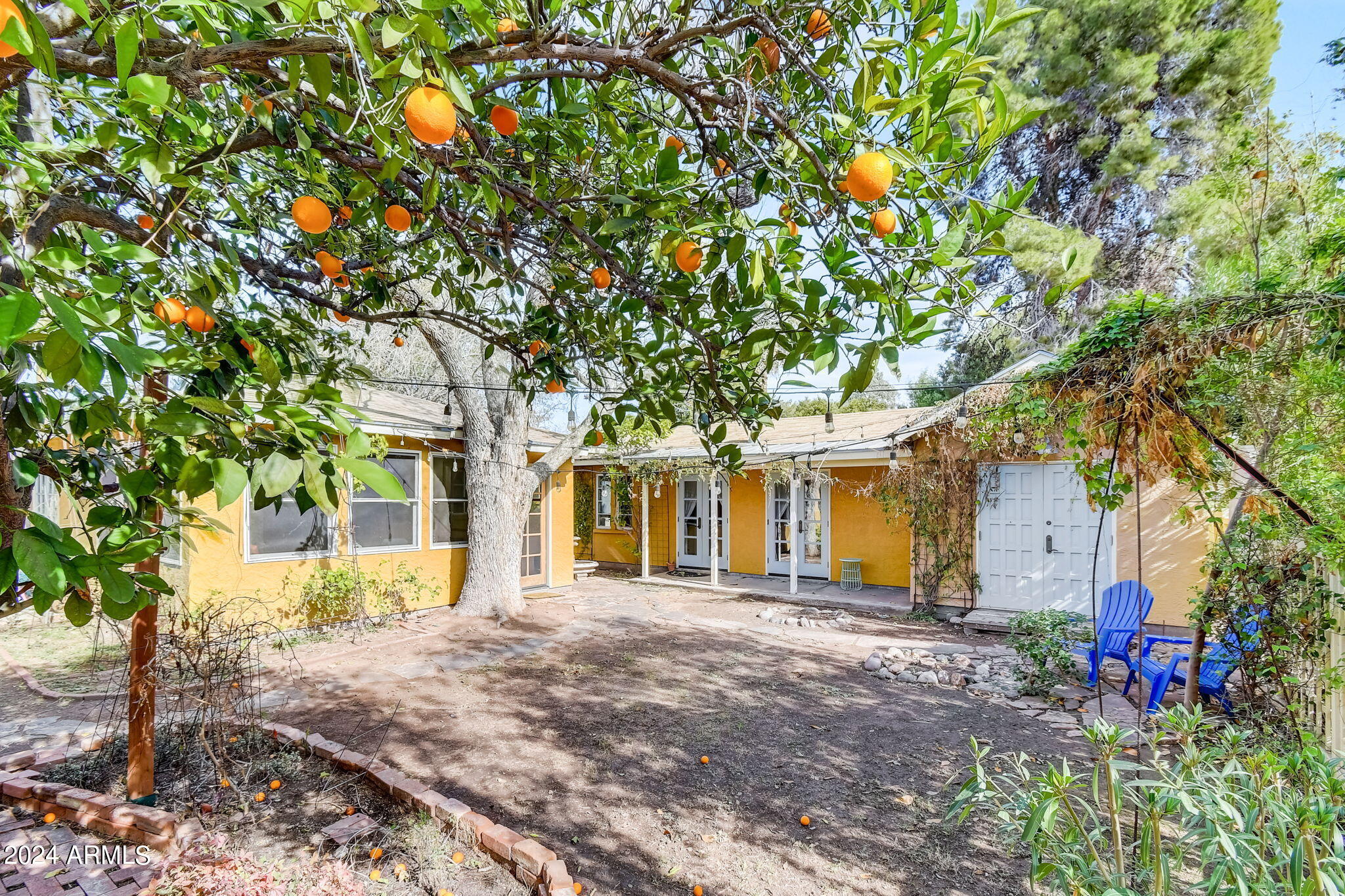 543 W 15TH Street W