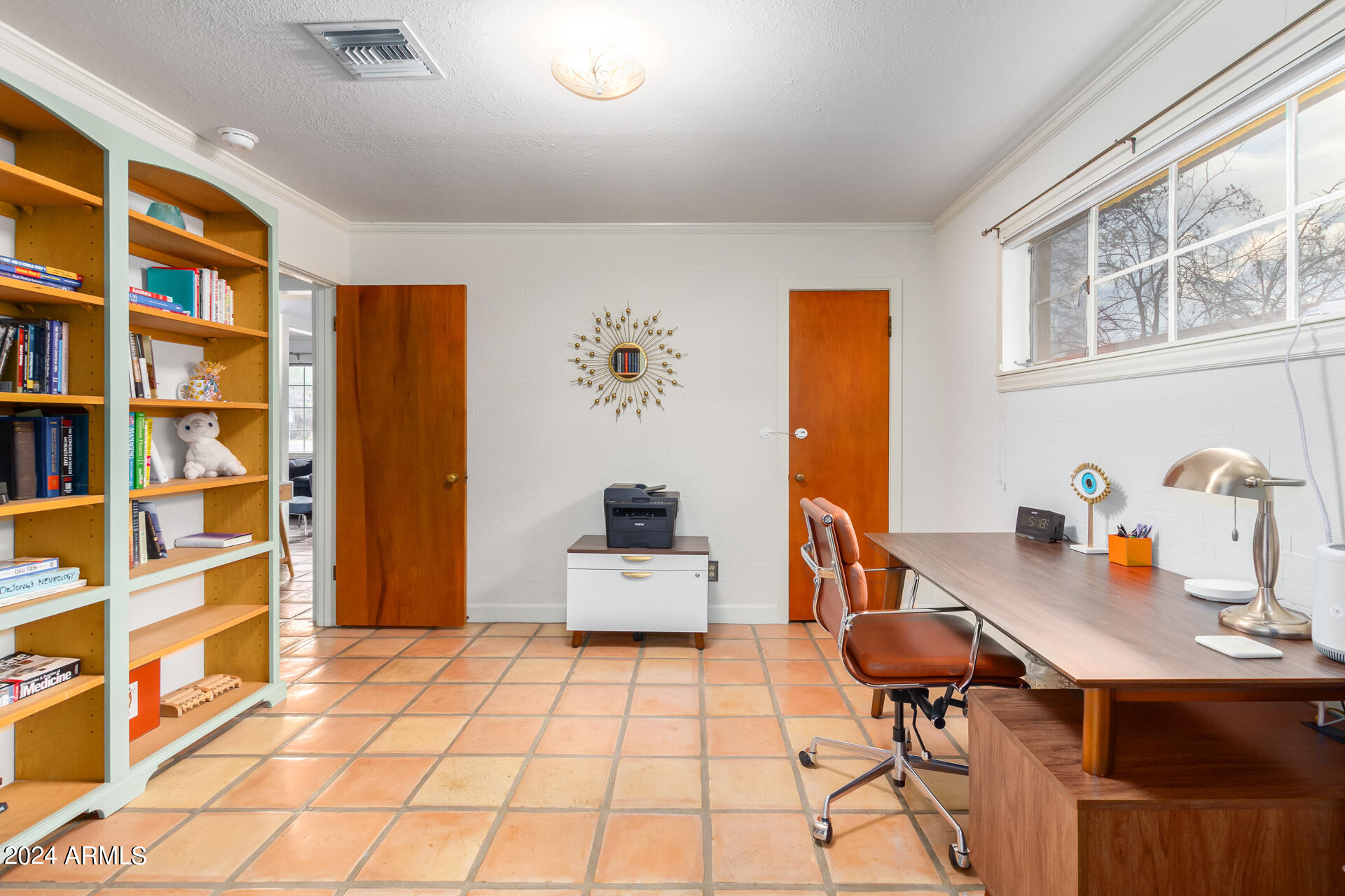 543 W 15TH Street W