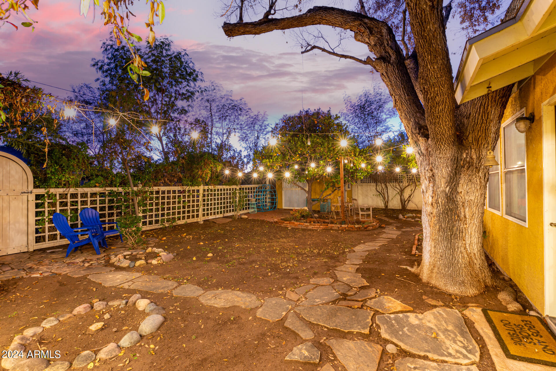 543 W 15TH Street W
