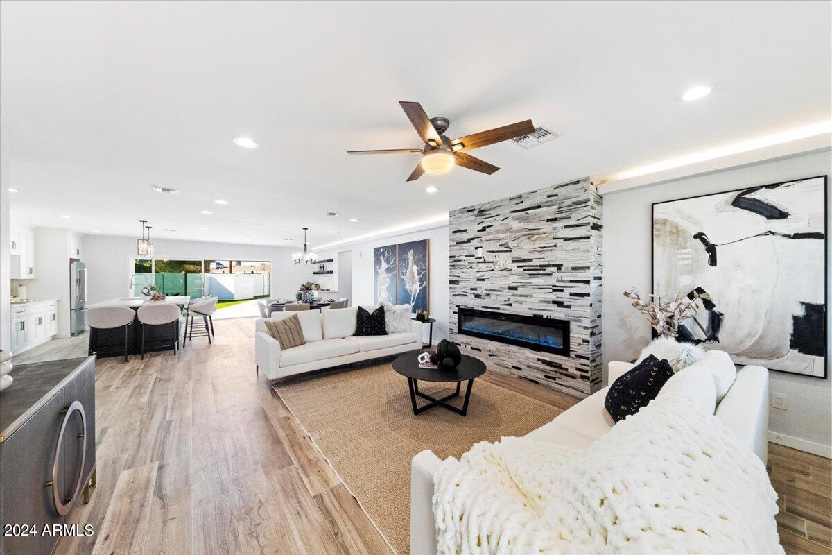5232 N 14TH Place