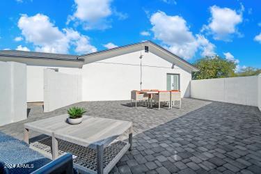 5232 N 14TH Place