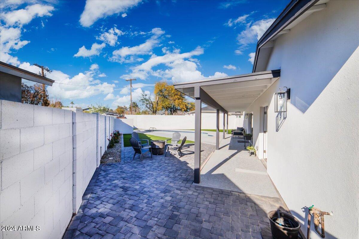 5232 N 14TH Place