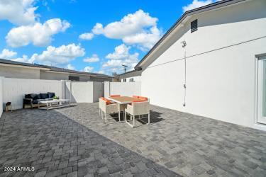 5232 N 14TH Place