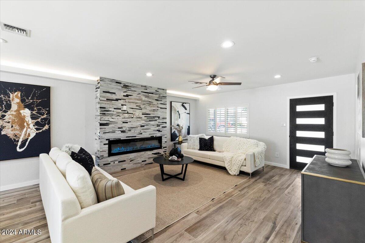 5232 N 14TH Place