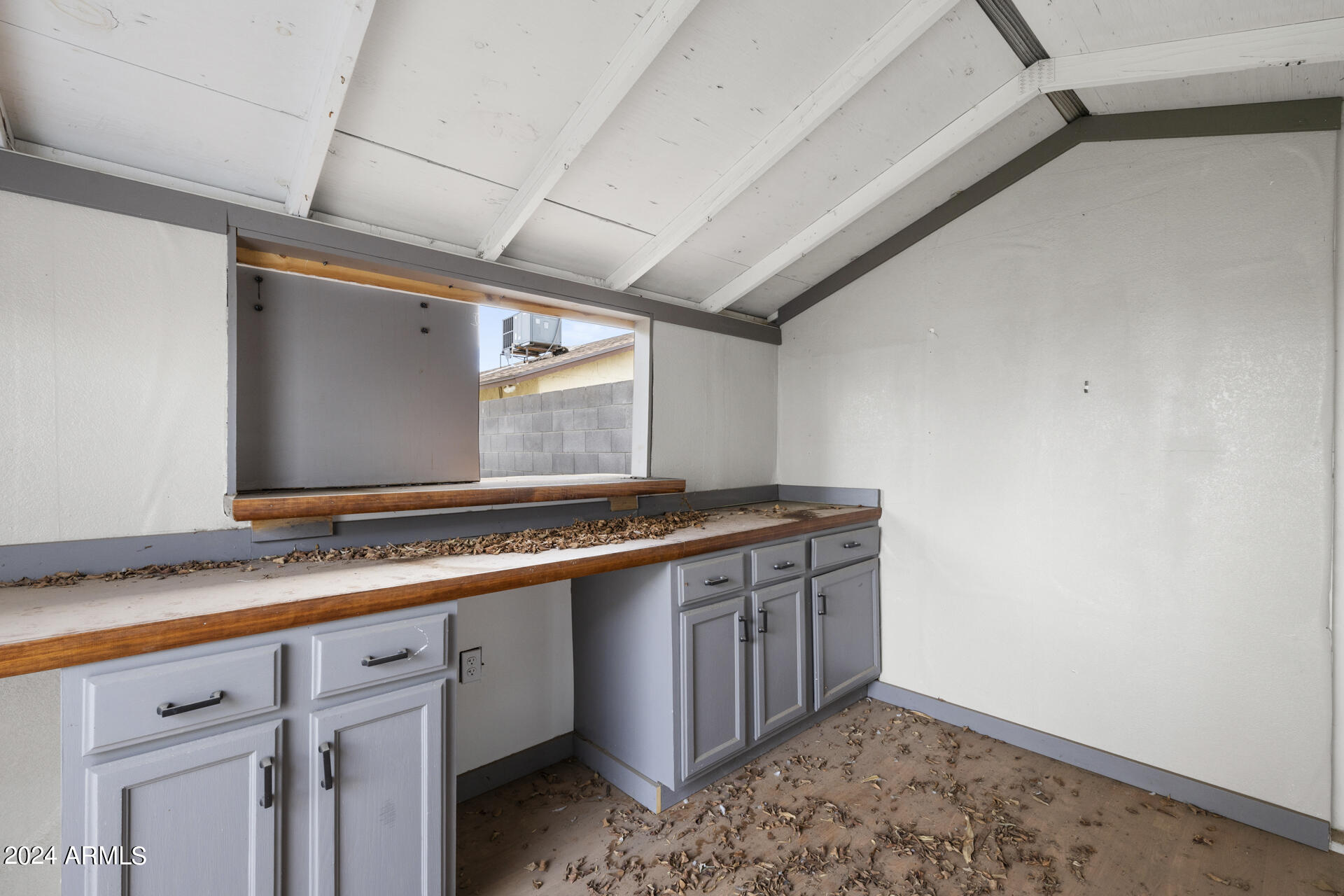 1018 S SANTA BARBARA --