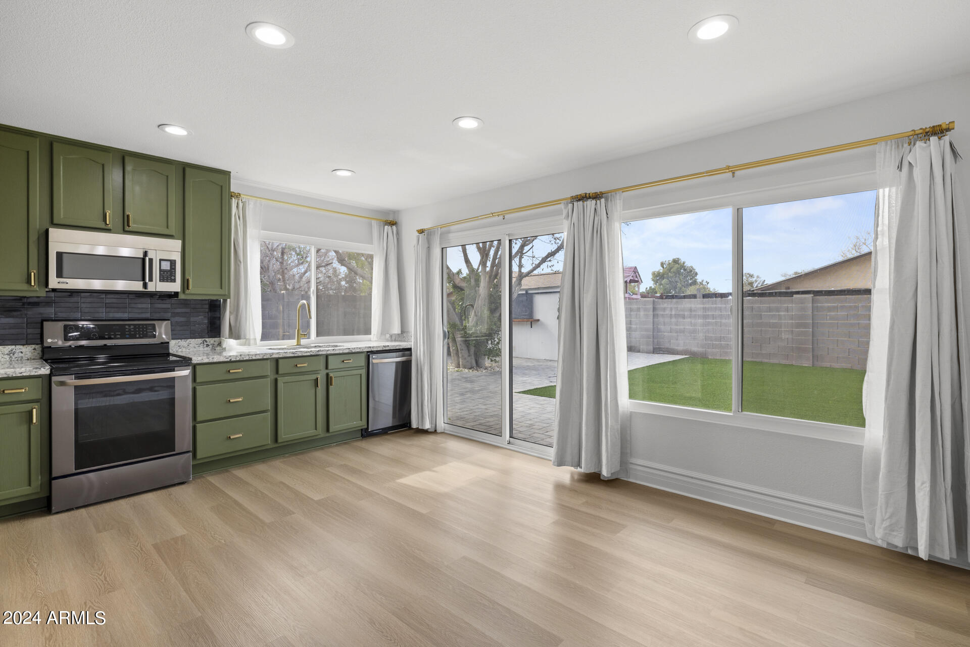 1018 S SANTA BARBARA --