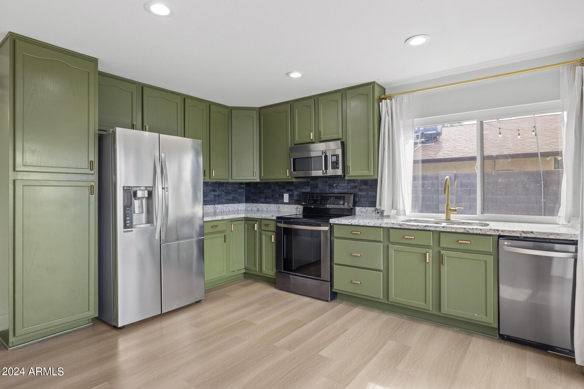 1018 S SANTA BARBARA --