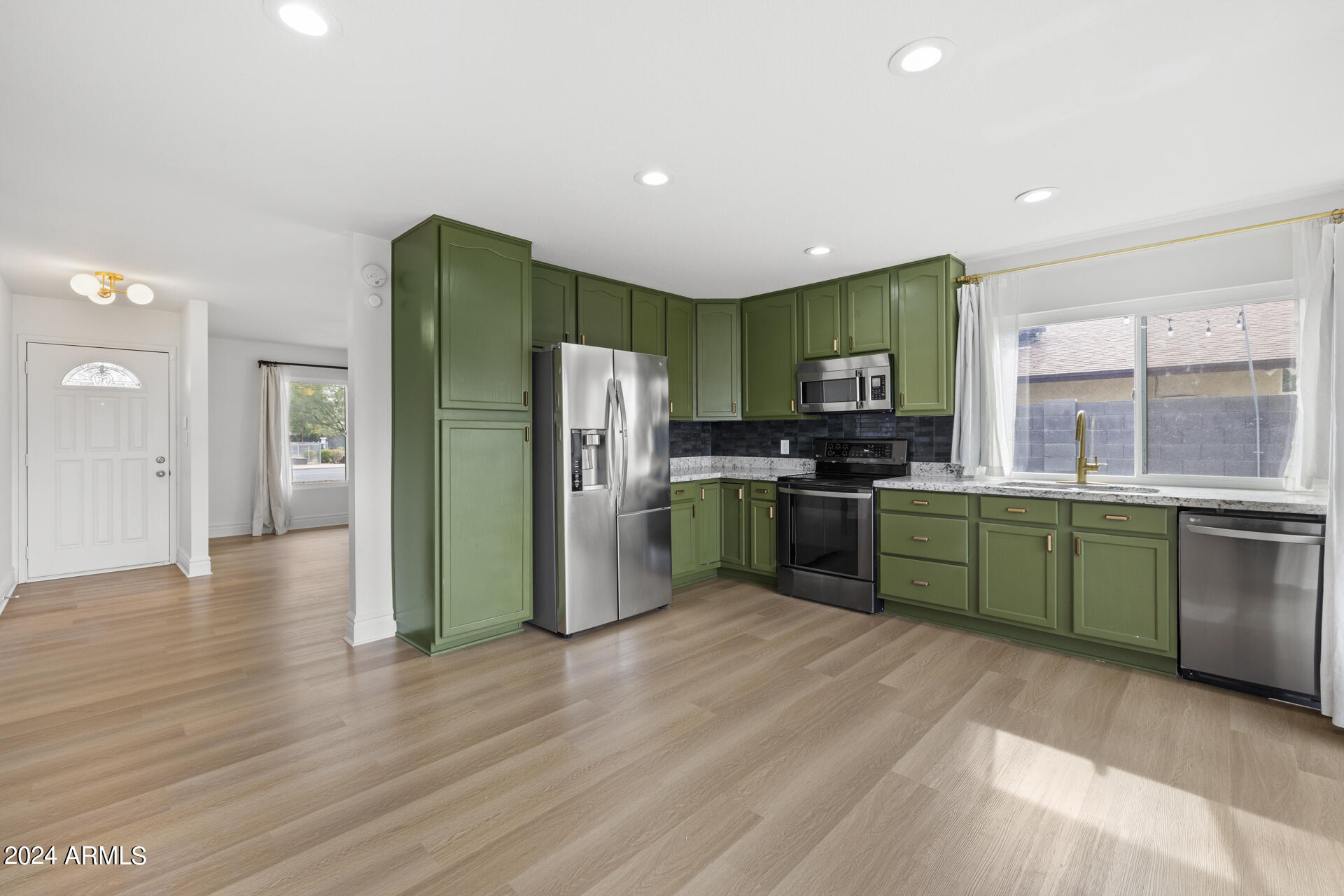 1018 S SANTA BARBARA --