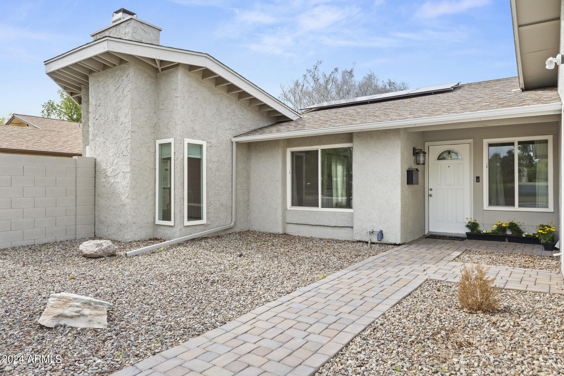 1018 S SANTA BARBARA --