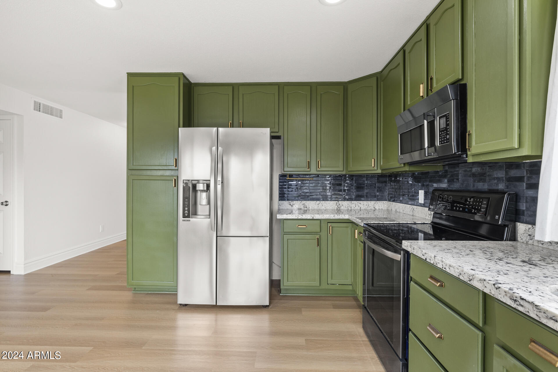 1018 S SANTA BARBARA --