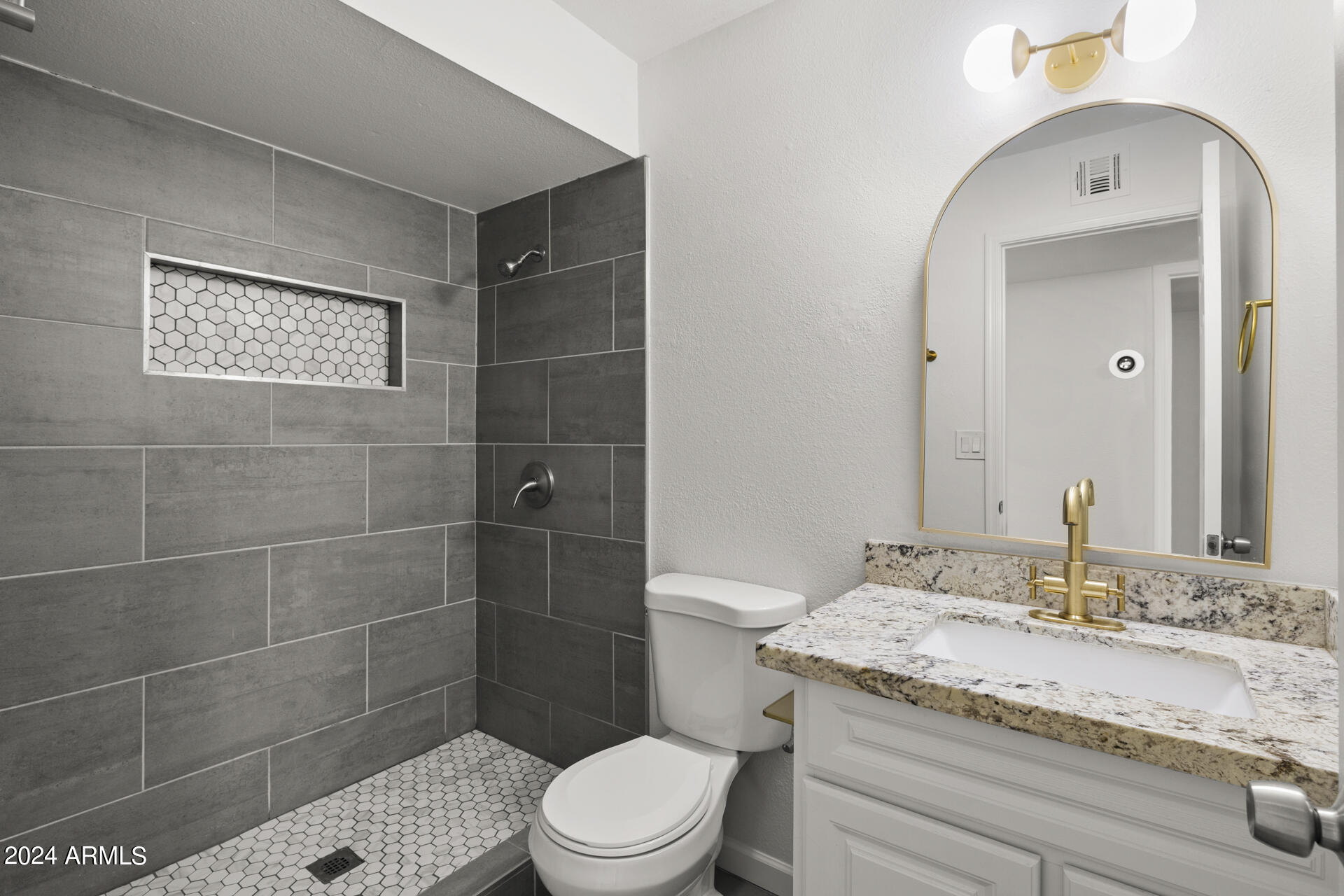 1018 S SANTA BARBARA --