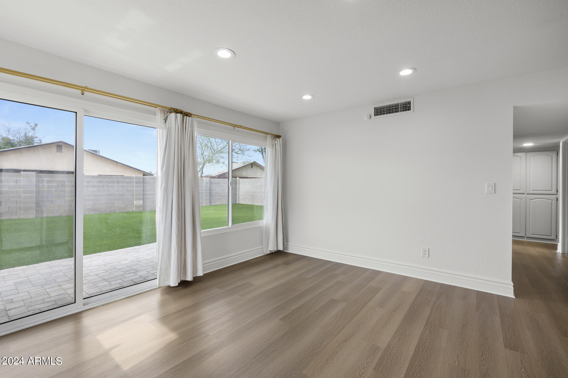 1018 S SANTA BARBARA --