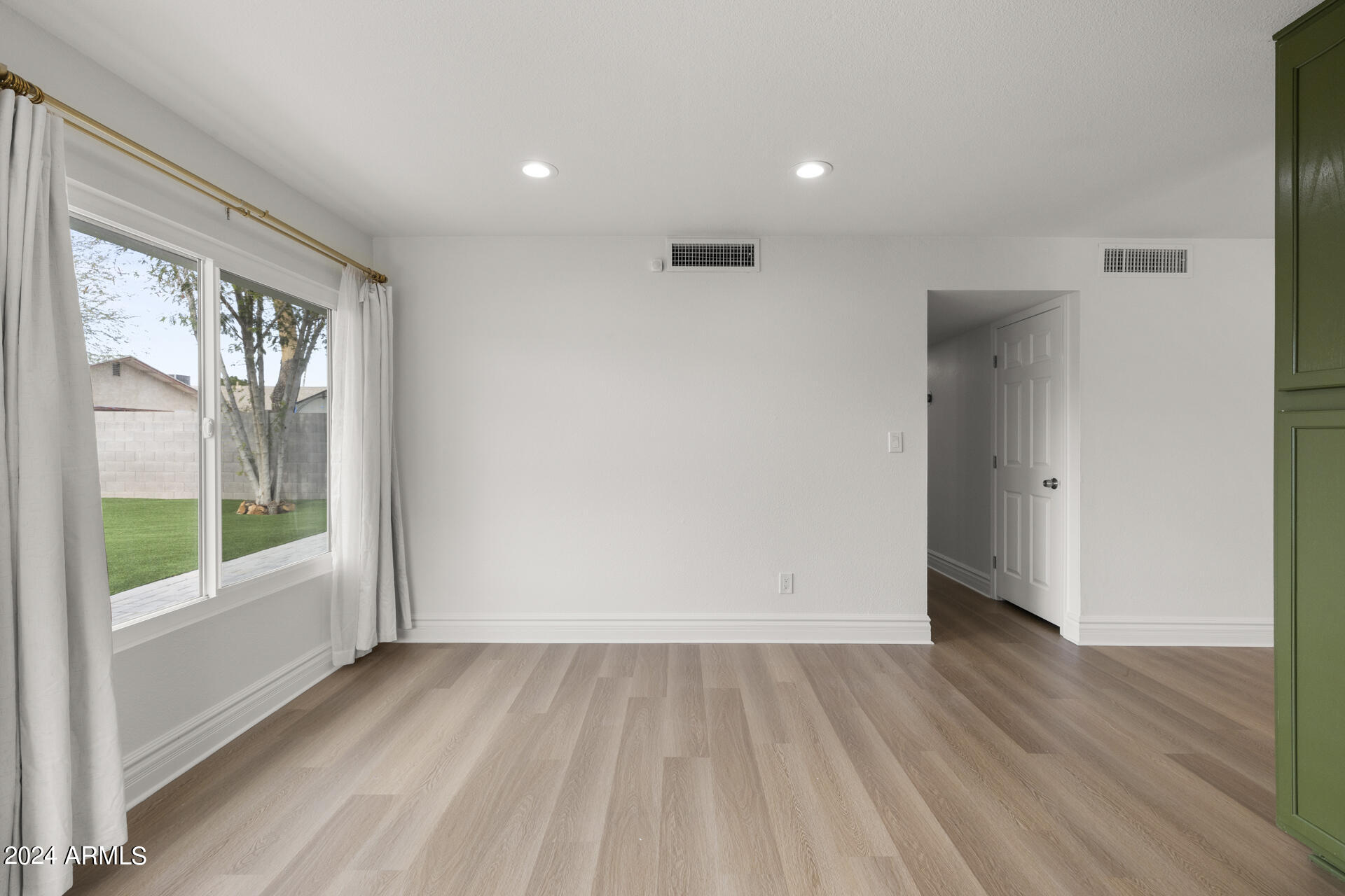 1018 S SANTA BARBARA --