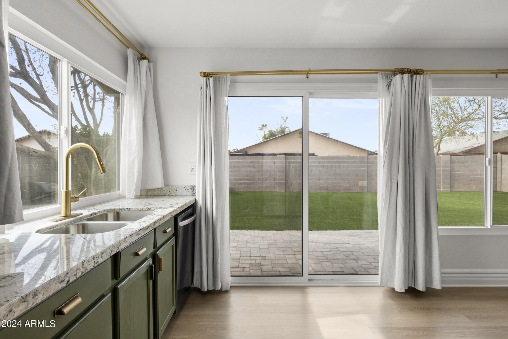 1018 S SANTA BARBARA --