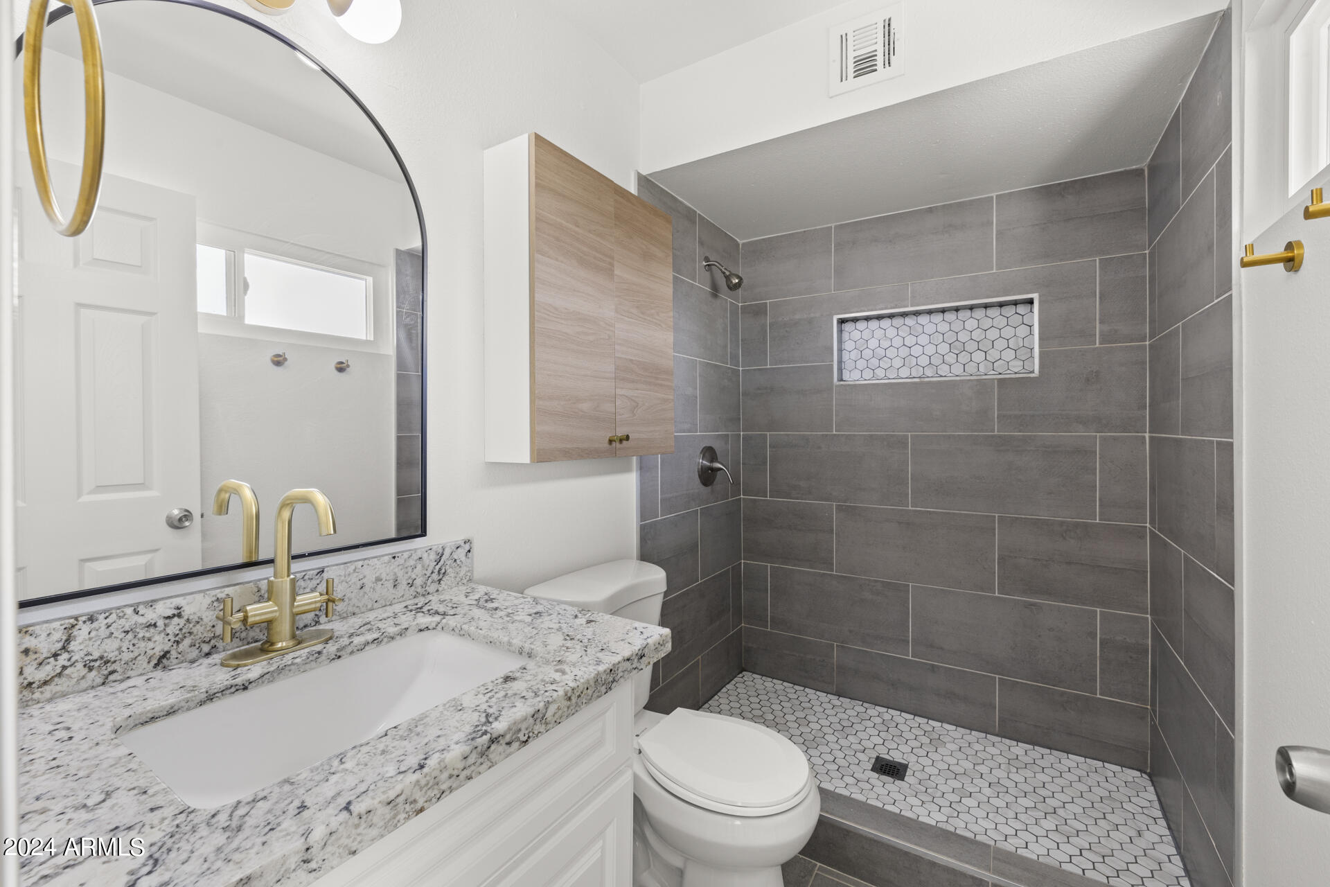 1018 S SANTA BARBARA --