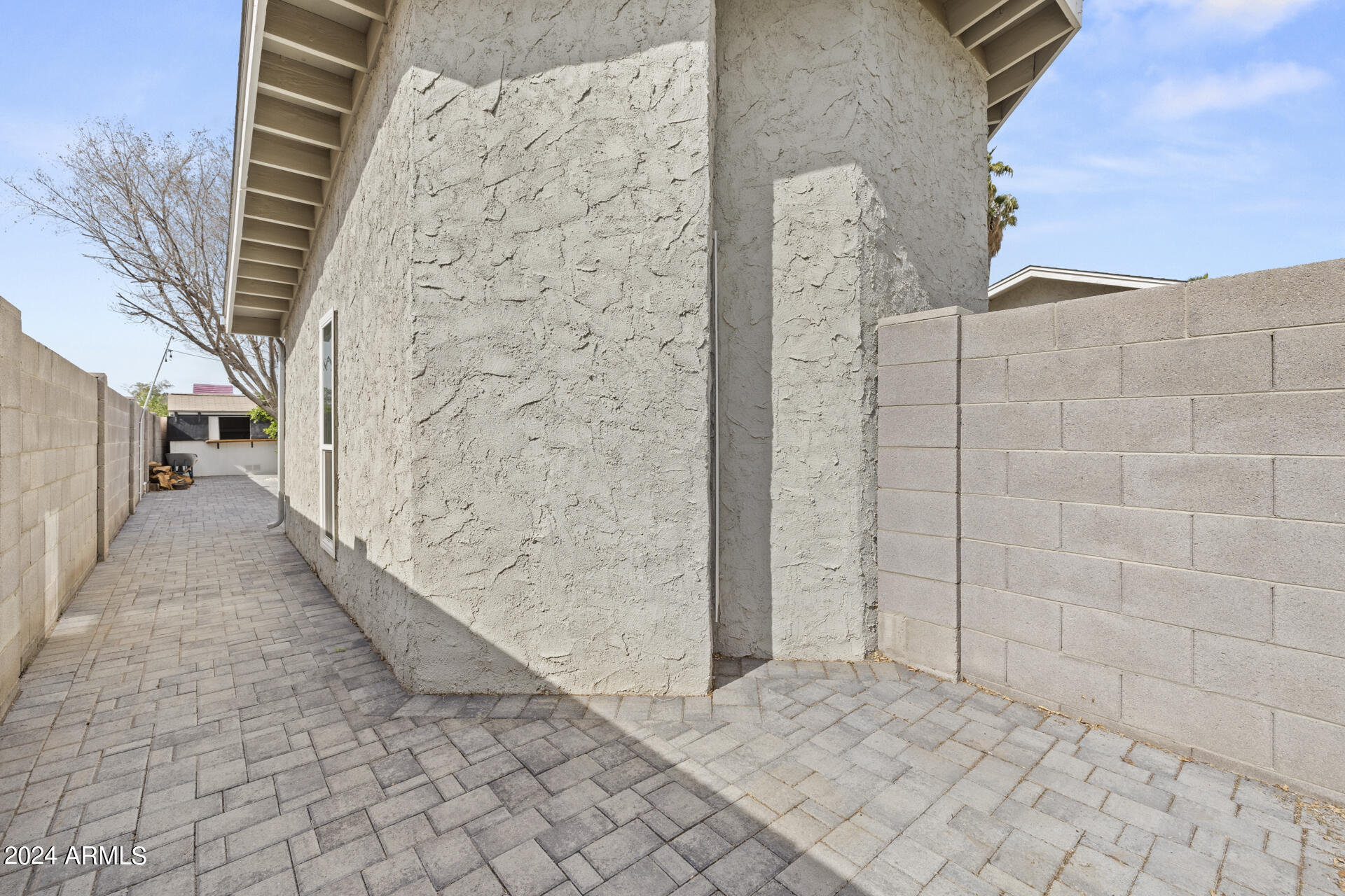 1018 S SANTA BARBARA --