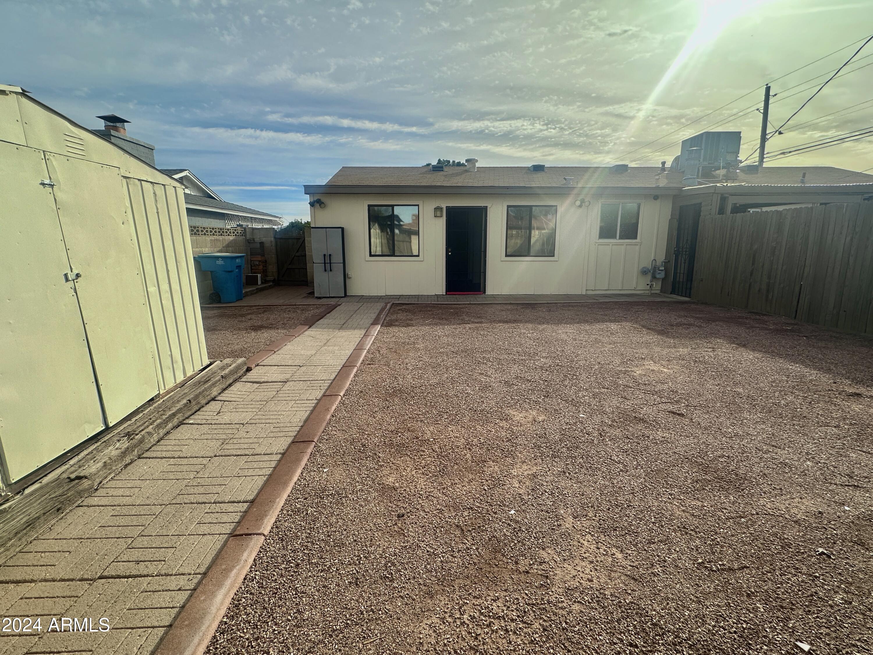 3646 W COLTER Street