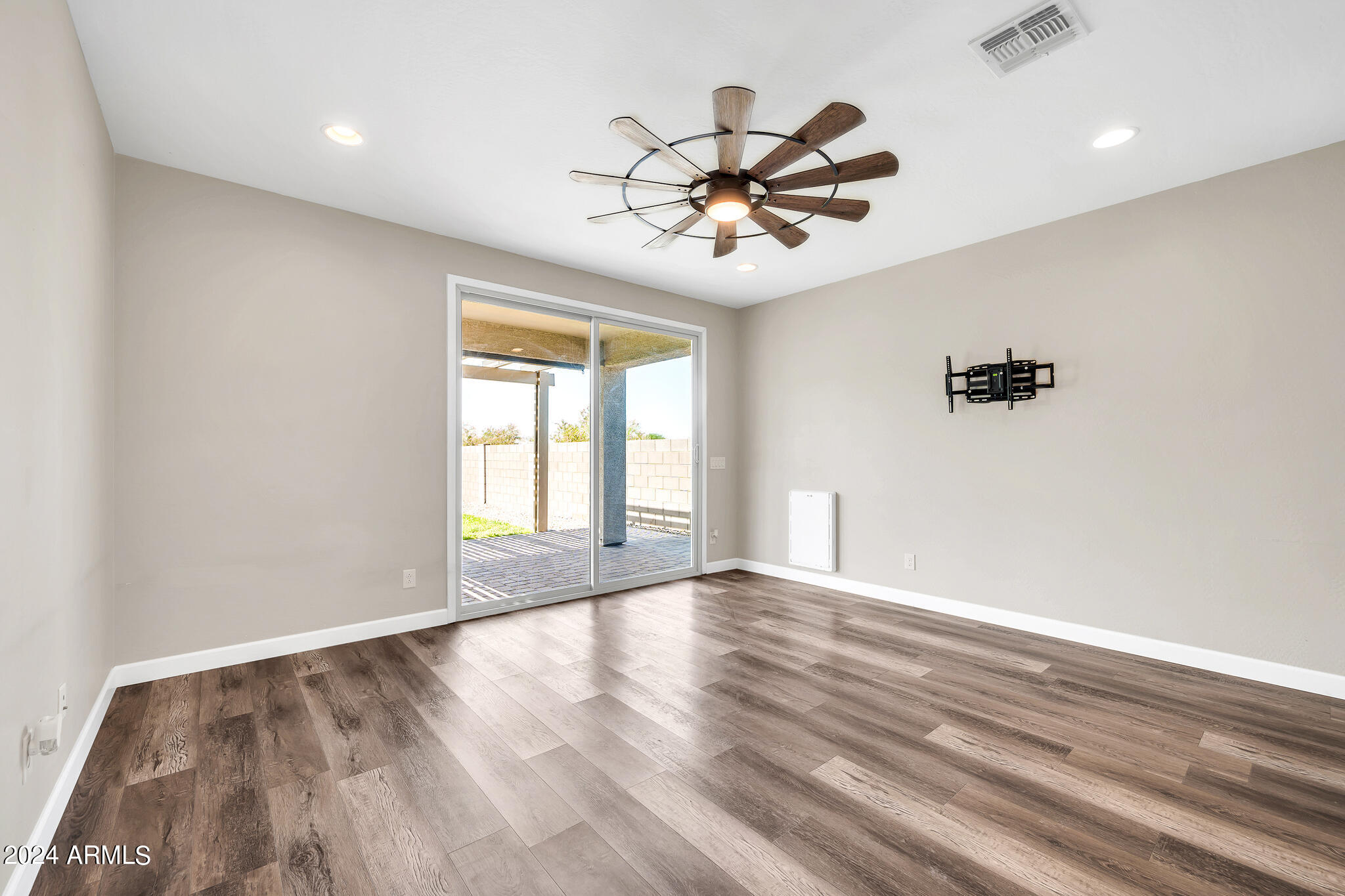 17735 W PINNACLE VISTA Drive