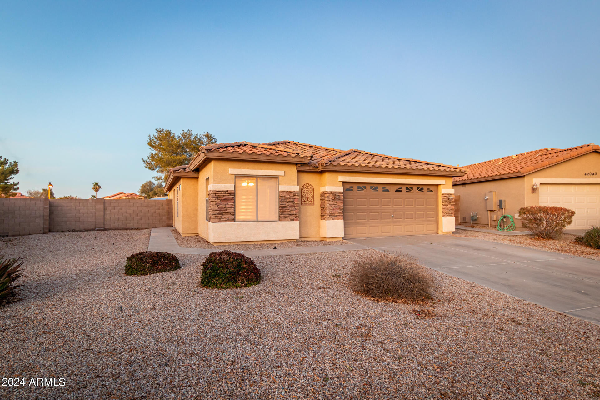 42058 W VENTURE Court