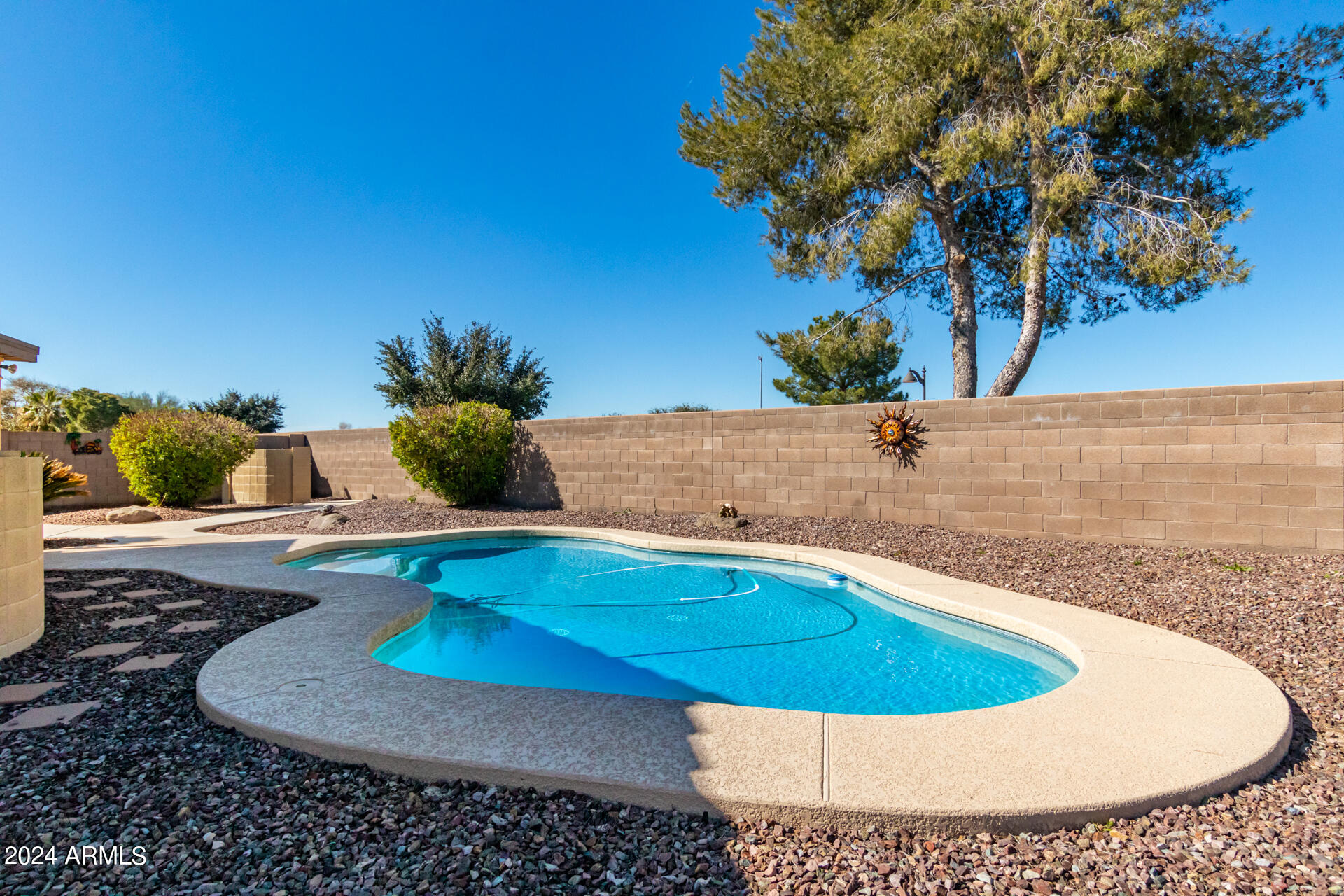 42058 W VENTURE Court