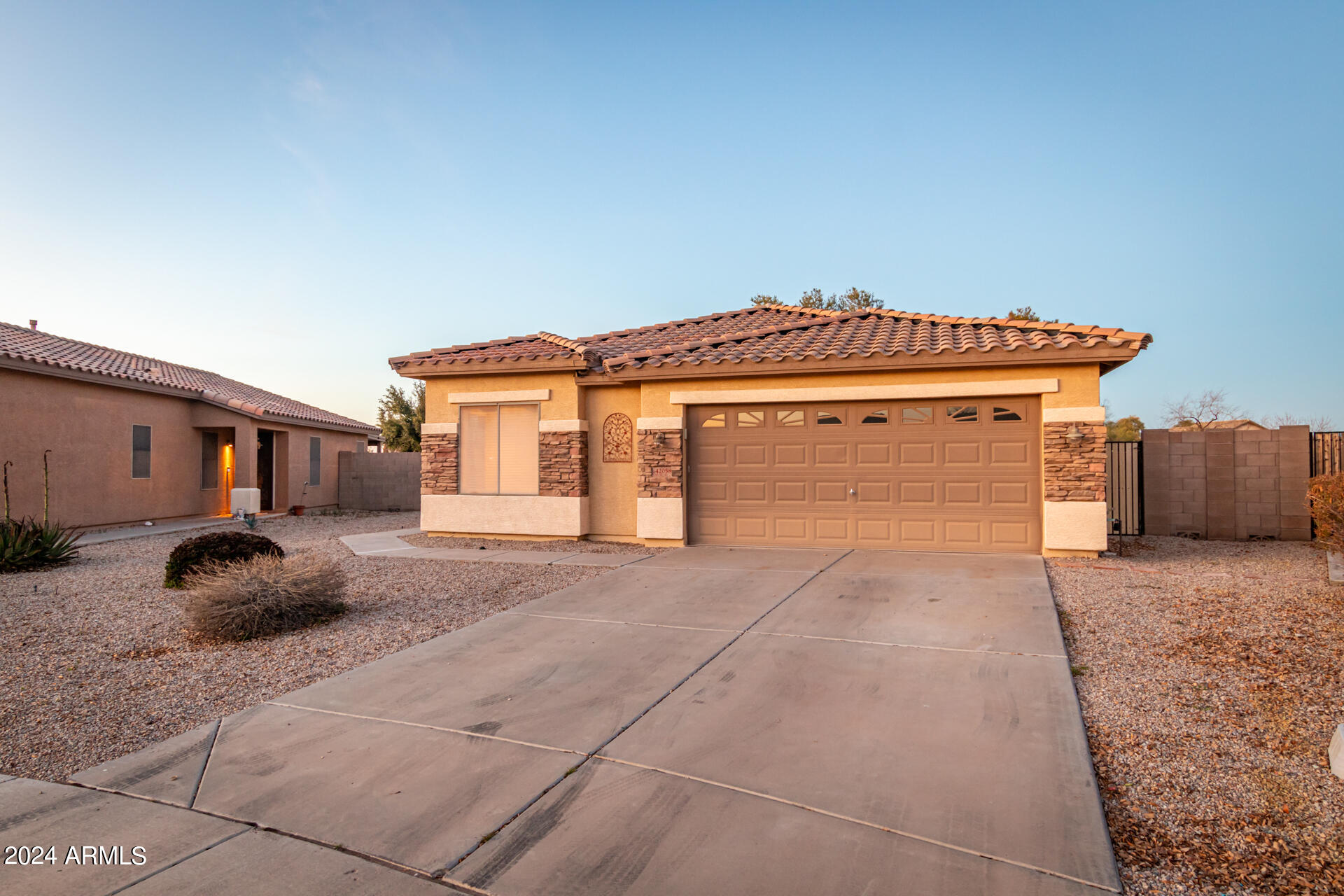 42058 W VENTURE Court
